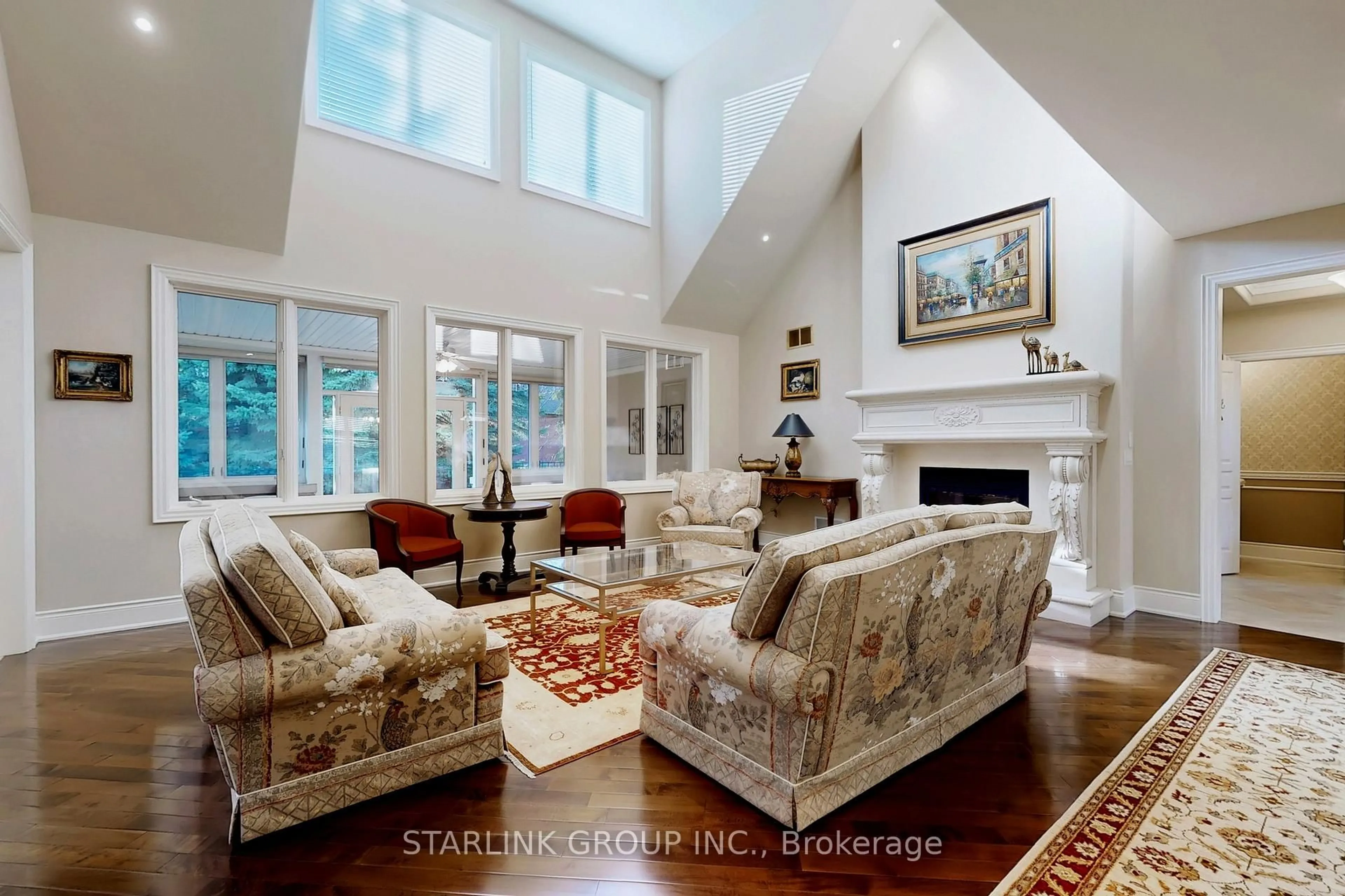 Living room with furniture, unknown for 729 Hidden Grove Lane, Mississauga Ontario L5H 4L2