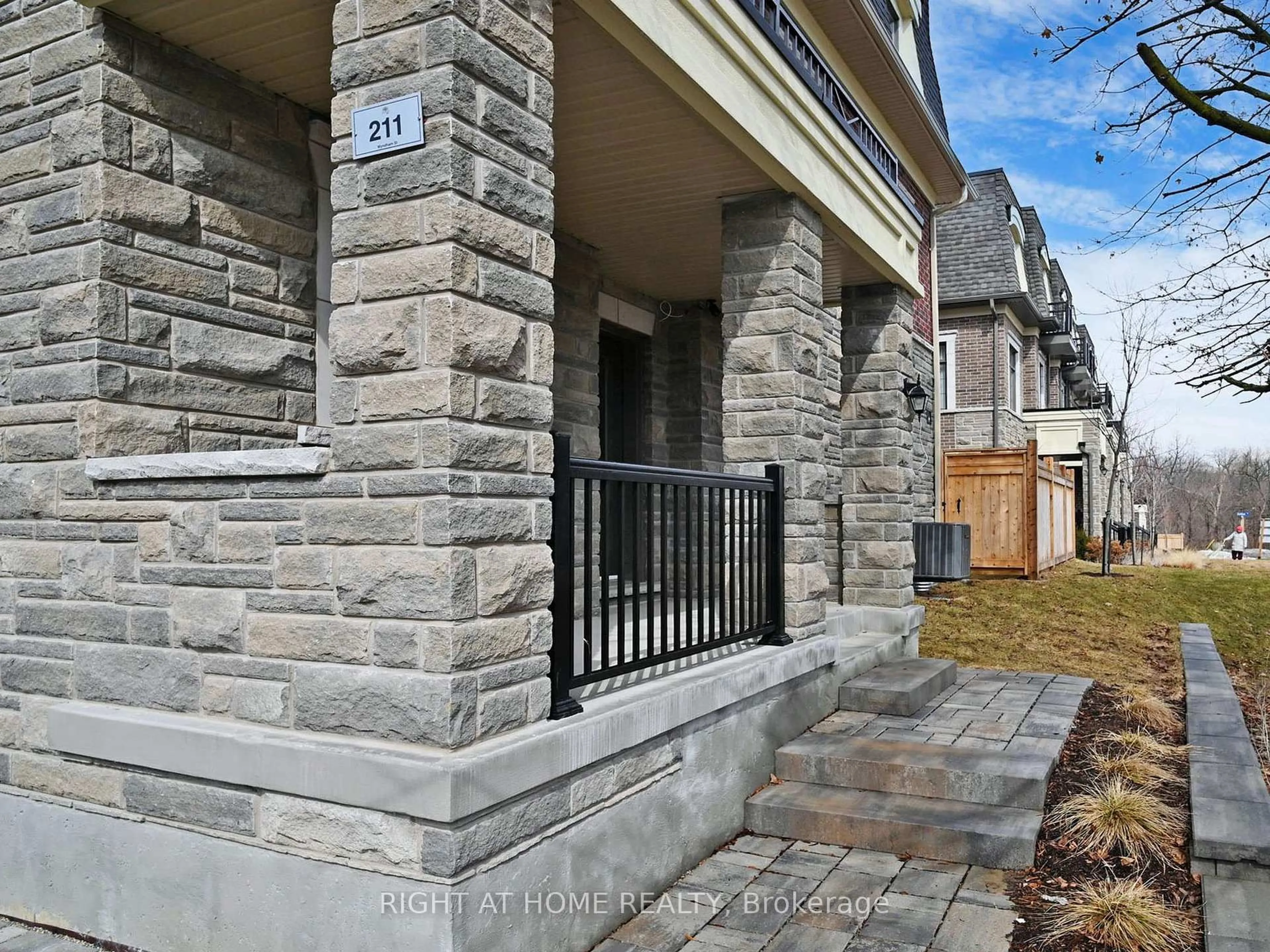 Home with brick exterior material, street for 211 Wyndham St, Mississauga Ontario L5M 2S5