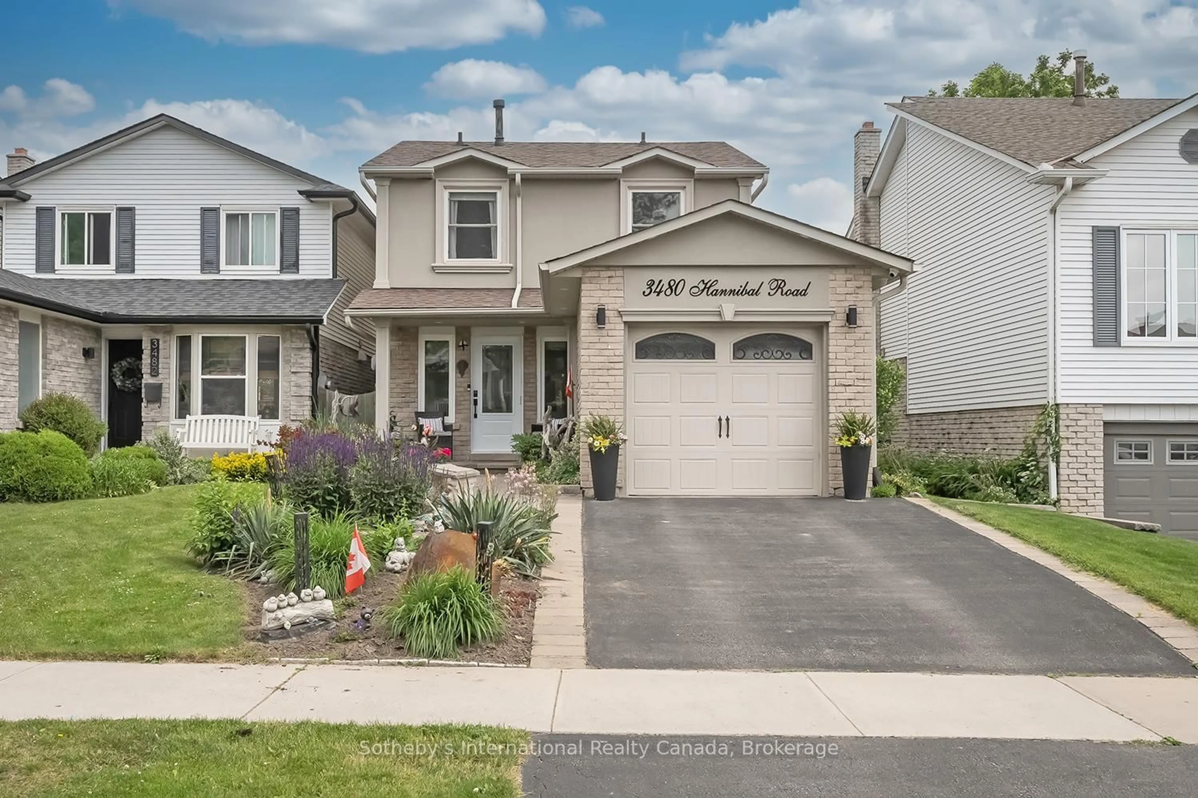 Home with vinyl exterior material, street for 3480 Hannibal Rd, Burlington Ontario L7M 1Z6