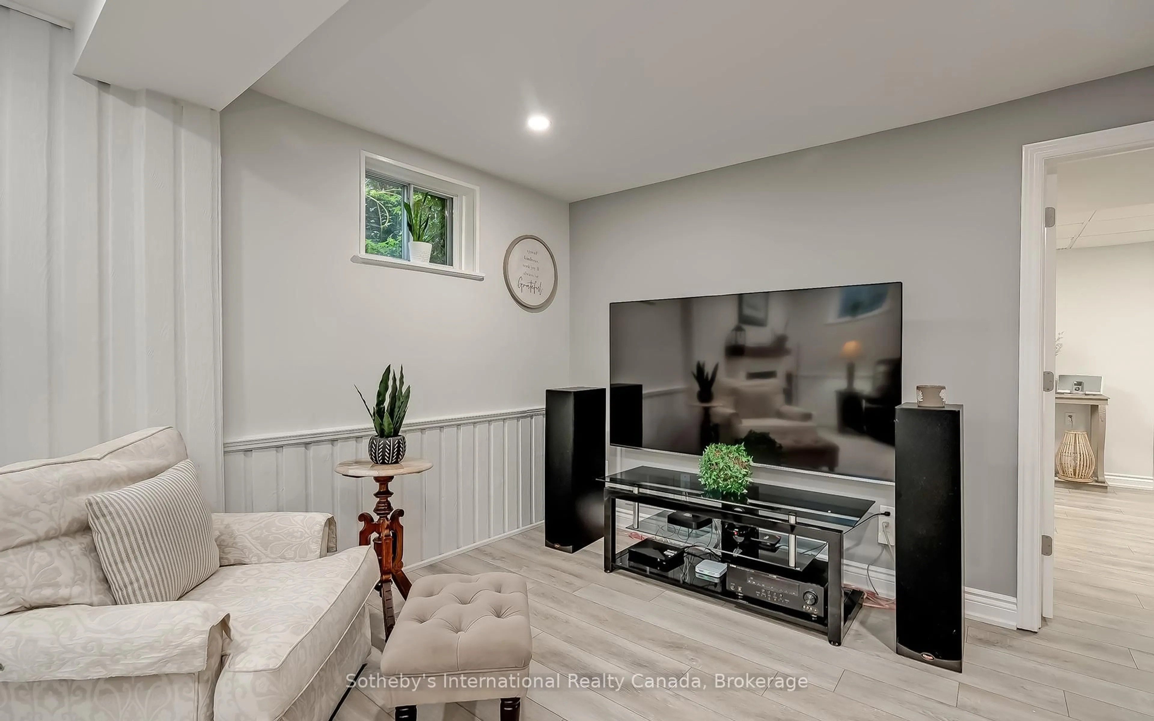 Home theater for 3480 Hannibal Rd, Burlington Ontario L7M 1Z6