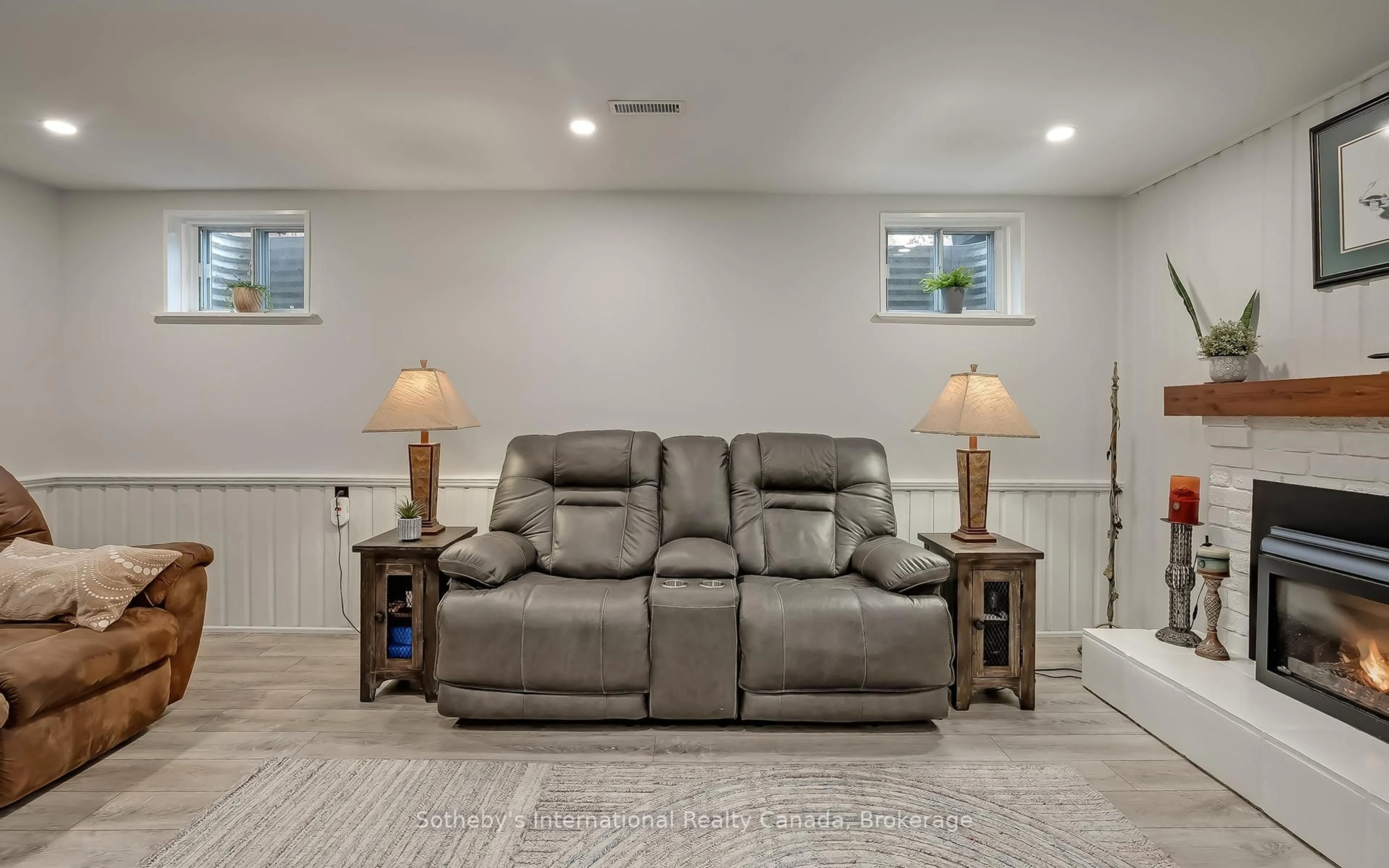 Home theater for 3480 Hannibal Rd, Burlington Ontario L7M 1Z6