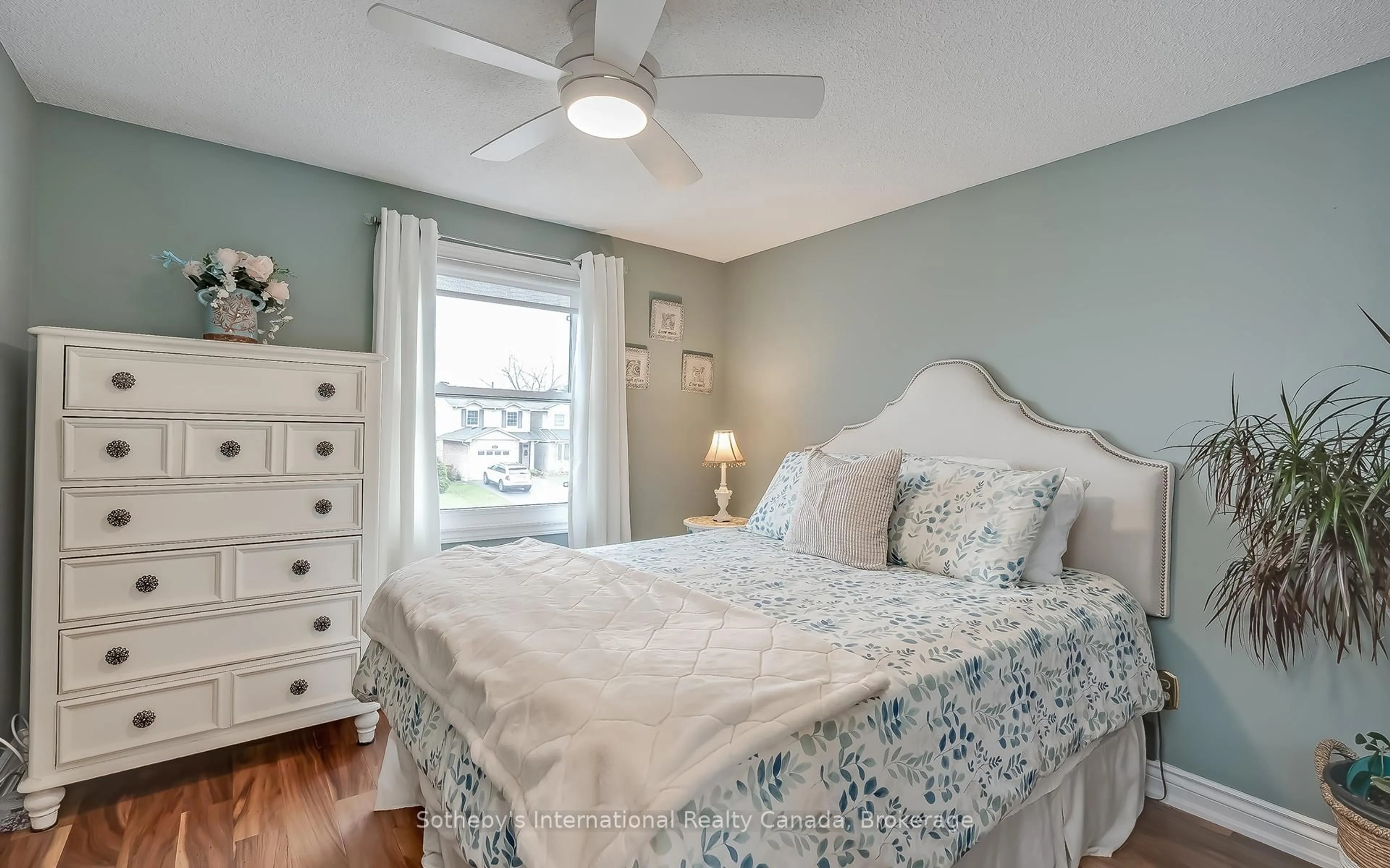 Bedroom with bed, unknown for 3480 Hannibal Rd, Burlington Ontario L7M 1Z6