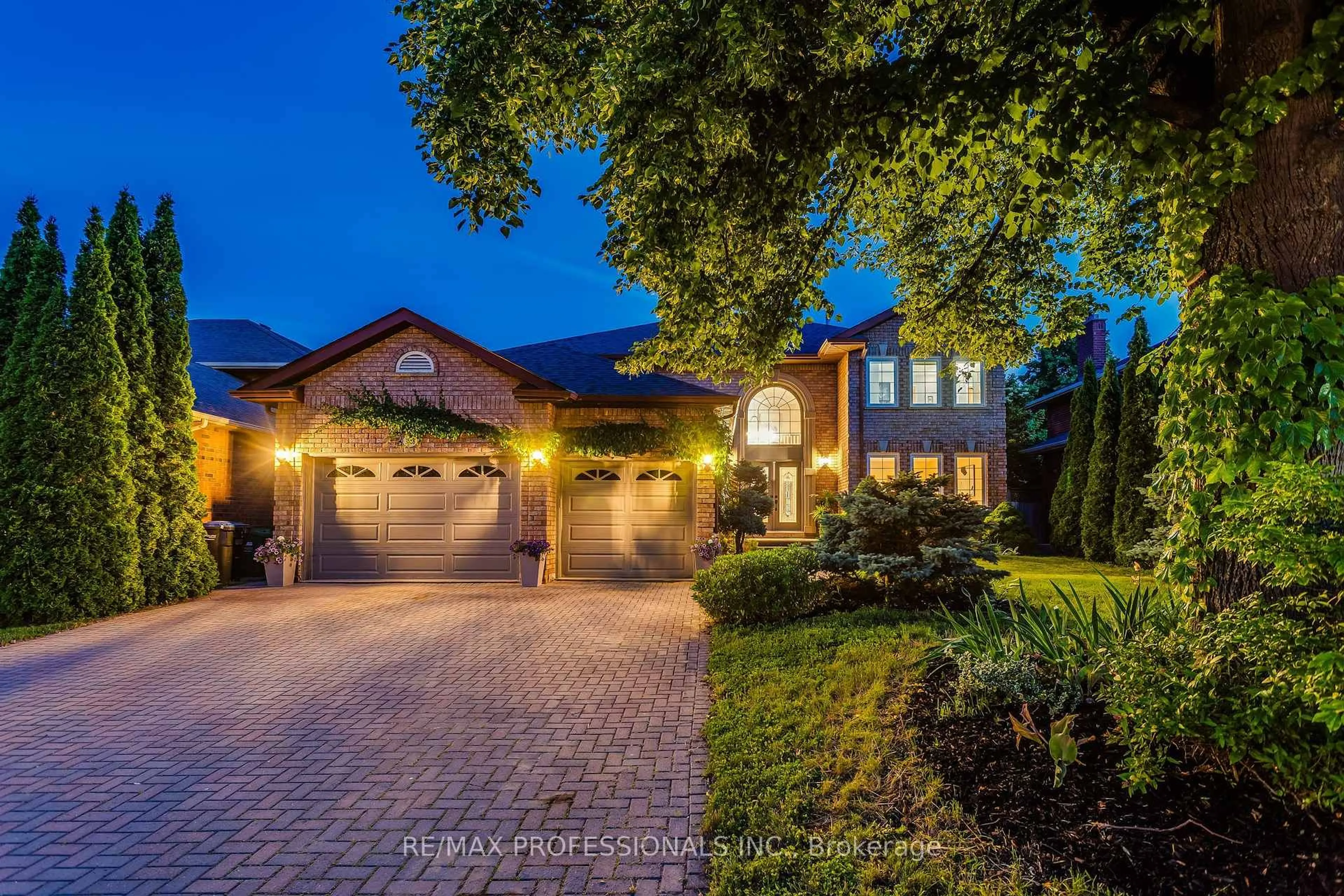 Home with brick exterior material, street for 3588 Thorpedale Crt, Mississauga Ontario L5L 3V6