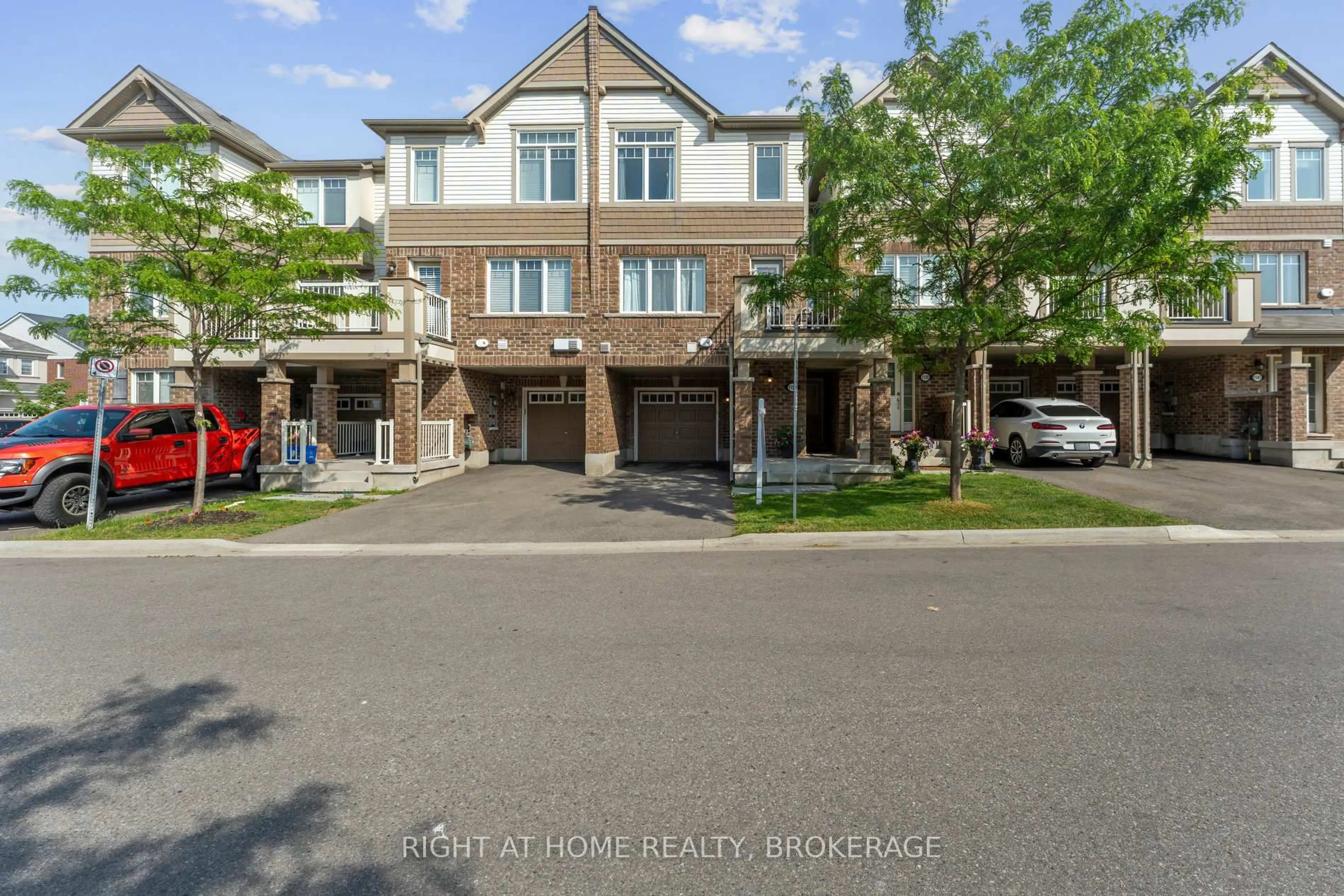 A pic from outside/outdoor area/front of a property/back of a property/a pic from drone, street for 1137 Duignan Cres, Milton Ontario L9E 1C3