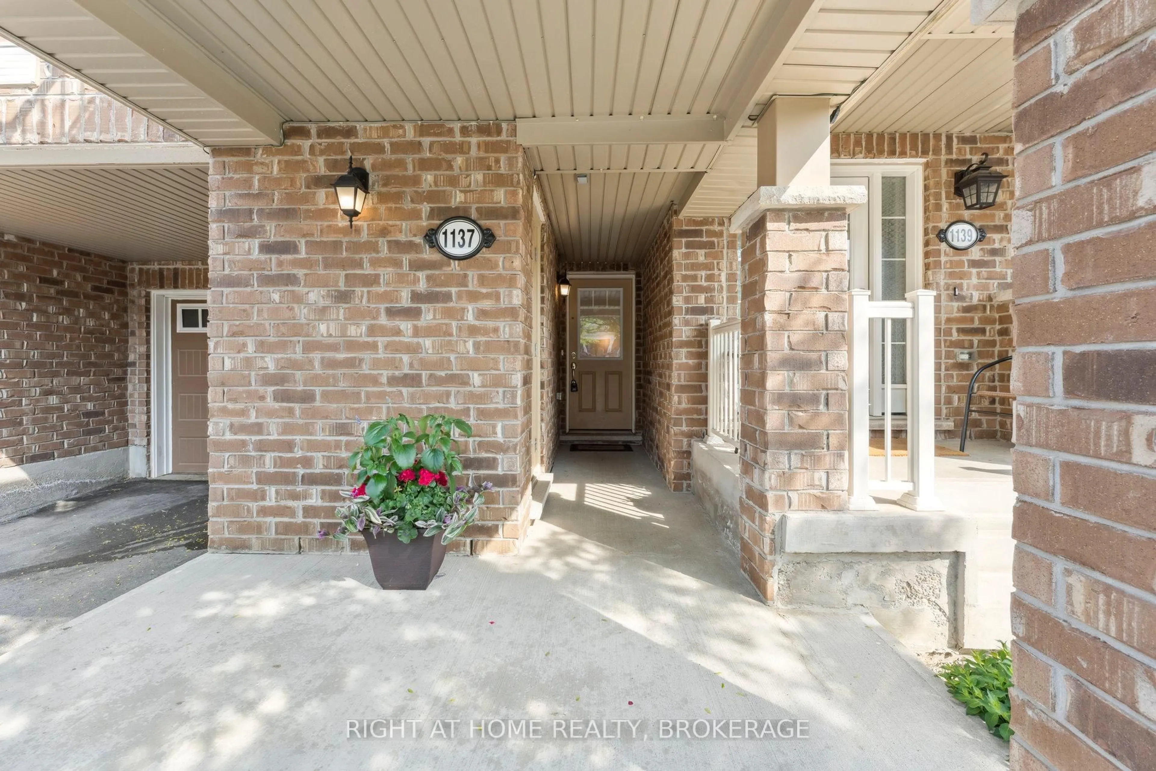 Indoor entryway for 1137 Duignan Cres, Milton Ontario L9E 1C3