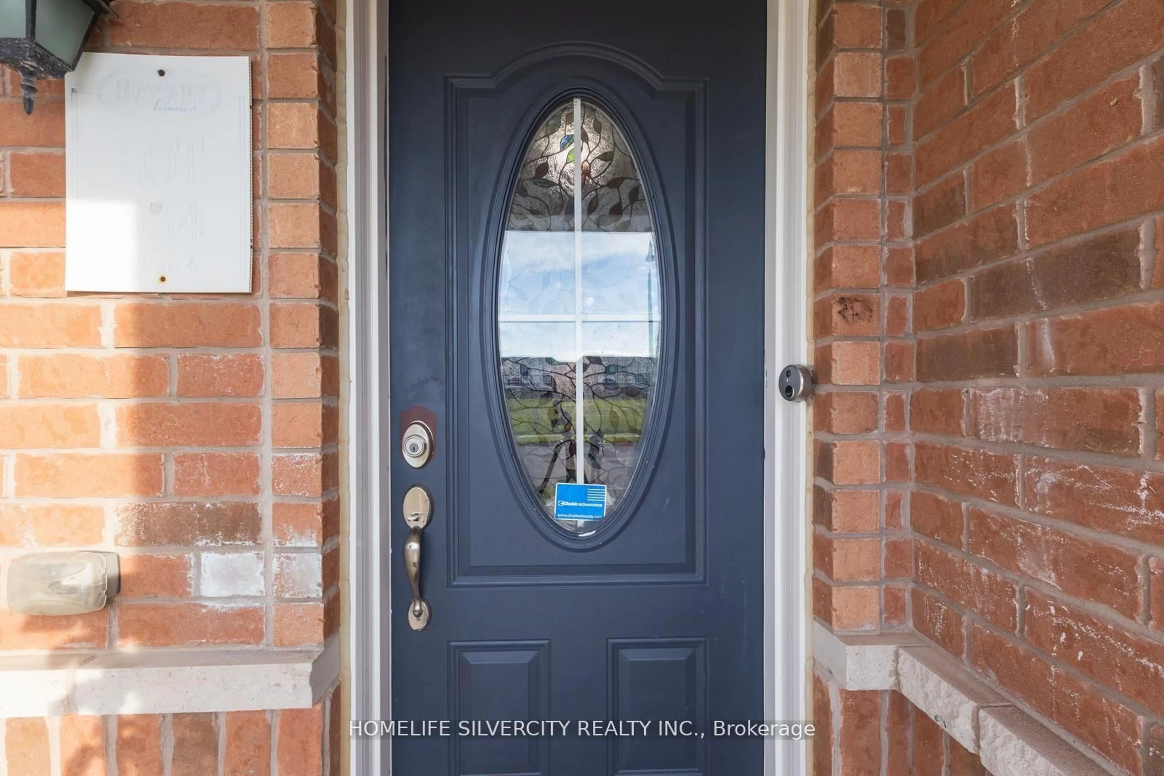 Indoor entryway for 121 Buick Blvd, Brampton Ontario L7A 0Z2