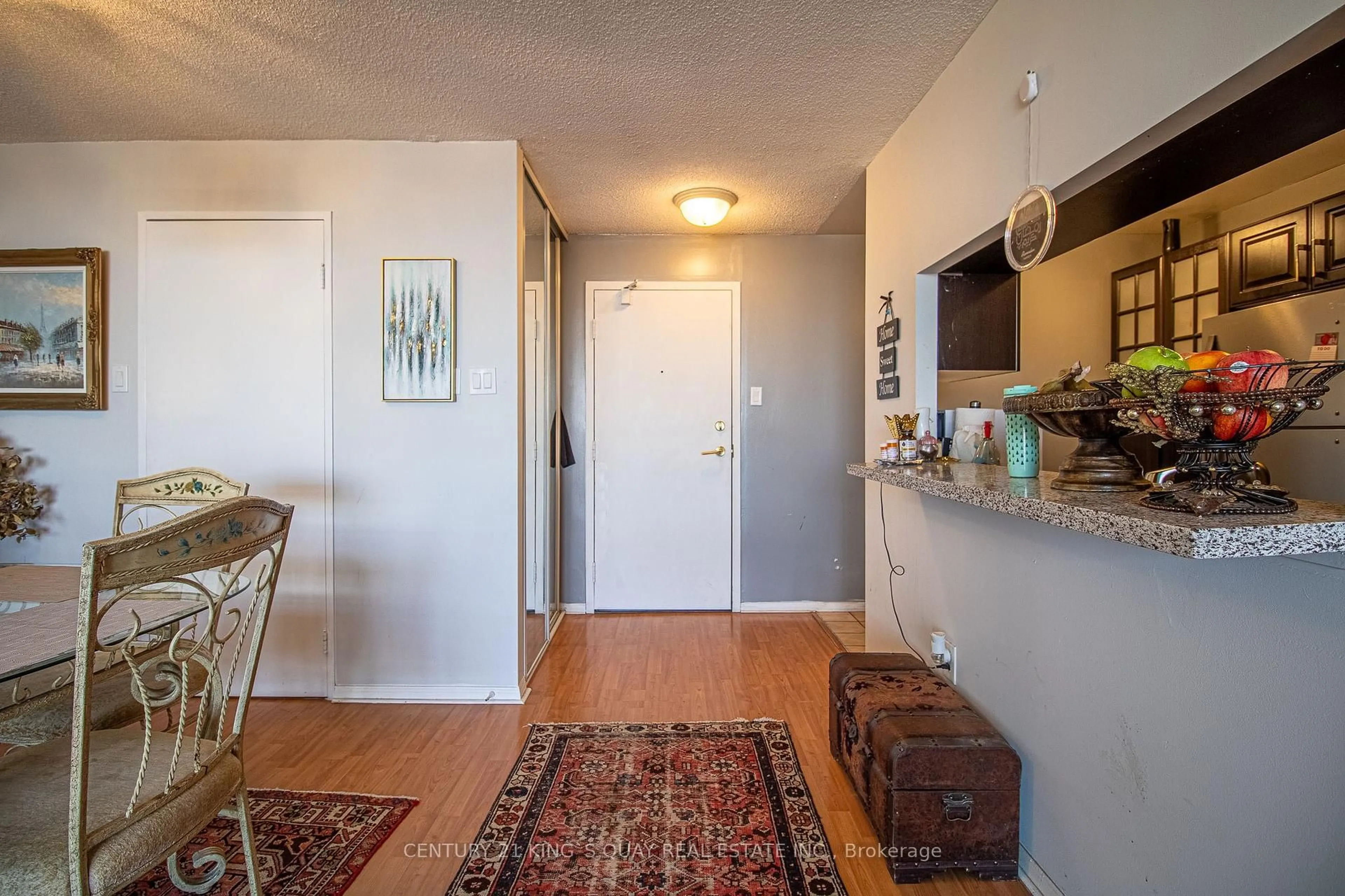 Indoor entryway for 4185 Shipp Dr #1911, Mississauga Ontario L4Z 2Y8