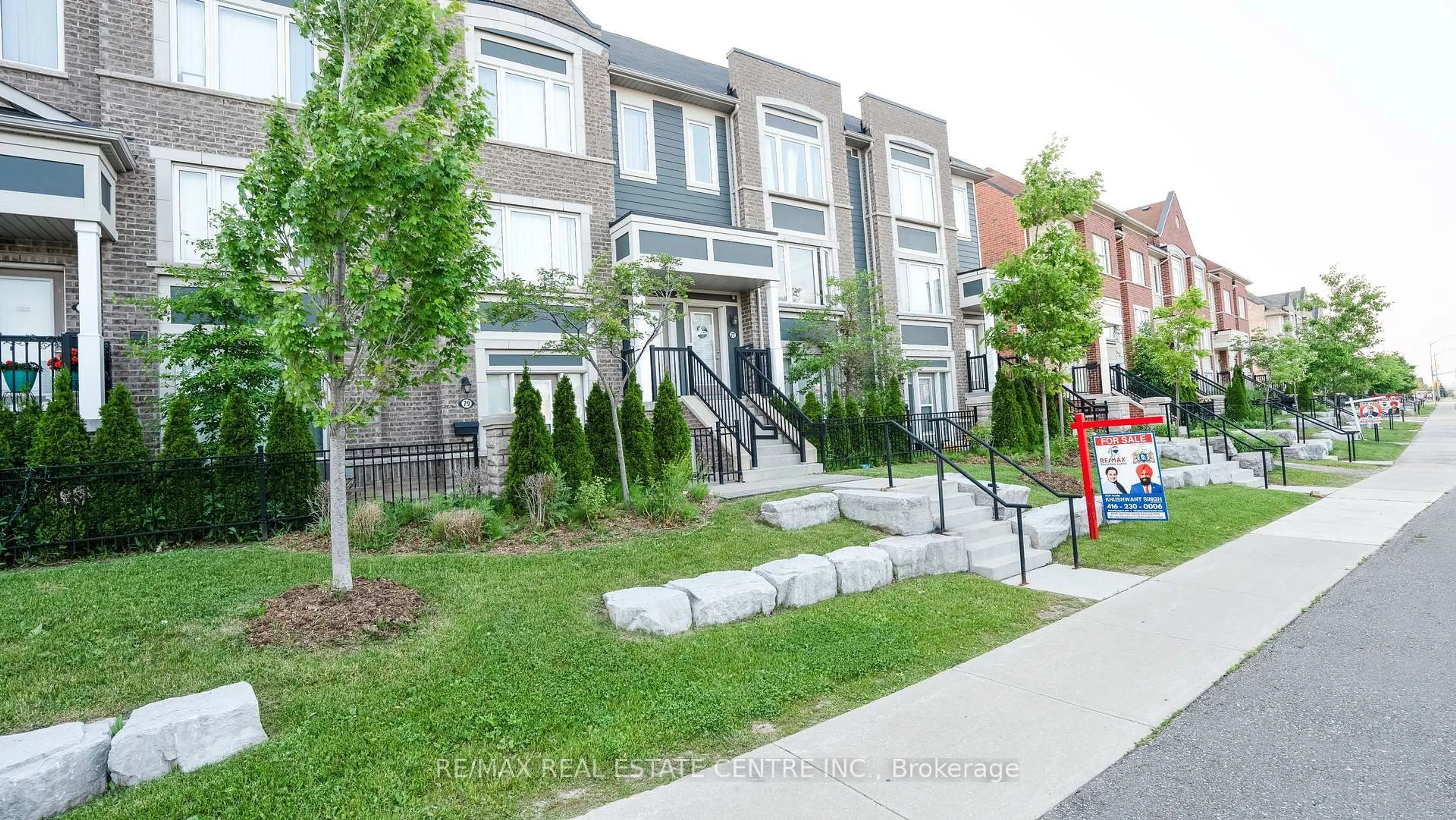 Patio, street for 250 Sunny Meadow Blvd #77, Brampton Ontario L6R 3Y7