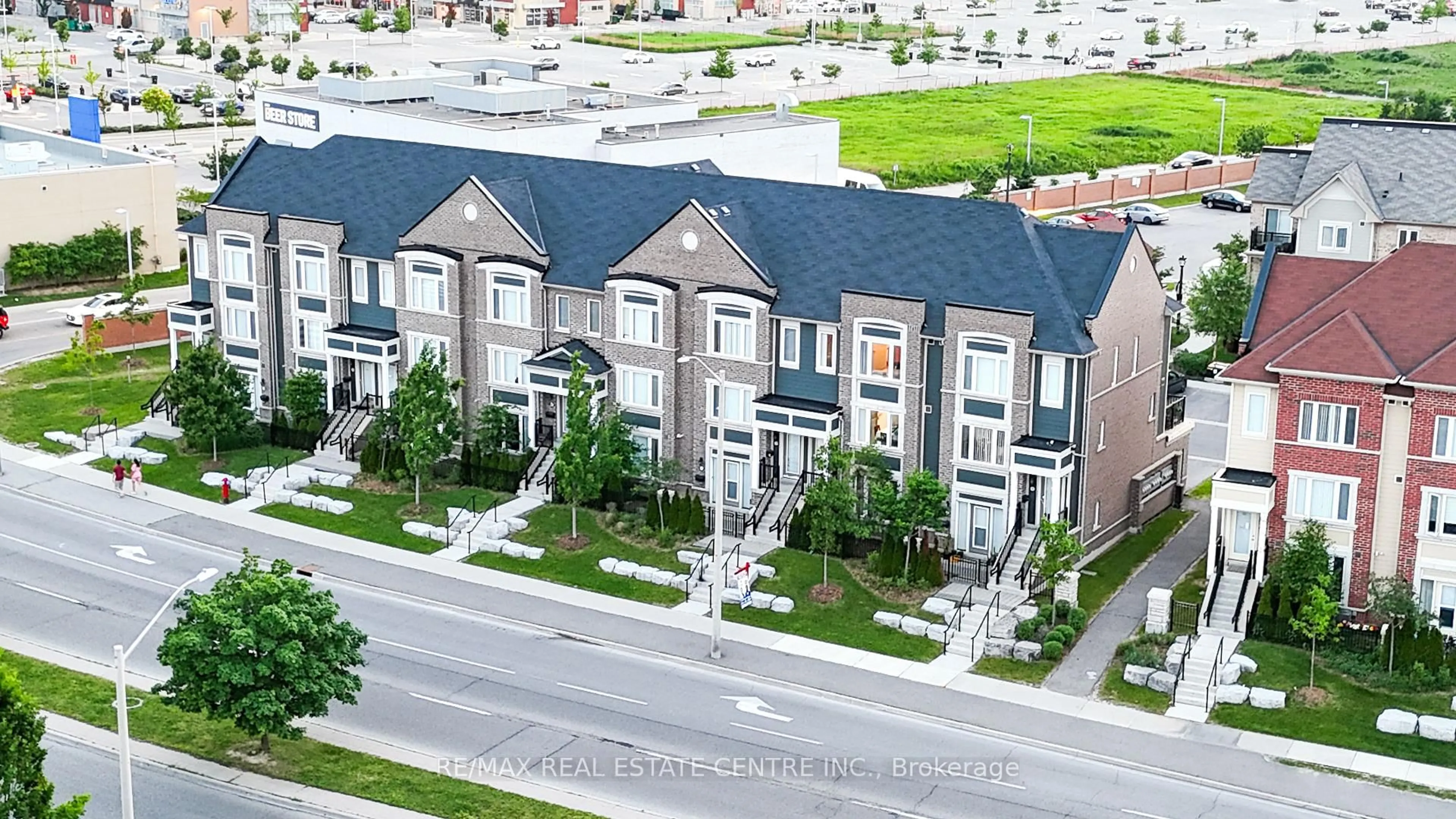 A pic from outside/outdoor area/front of a property/back of a property/a pic from drone, street for 250 Sunny Meadow Blvd #77, Brampton Ontario L6R 3Y7