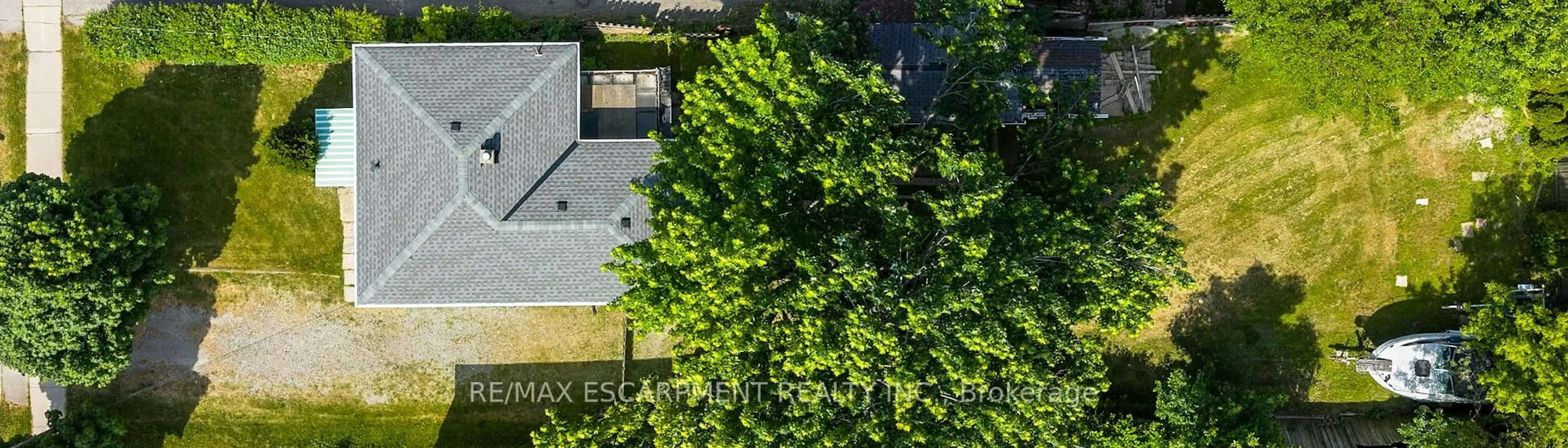 A pic from outside/outdoor area/front of a property/back of a property/a pic from drone, street for 1392 Leighland Rd, Burlington Ontario L7R 3S8