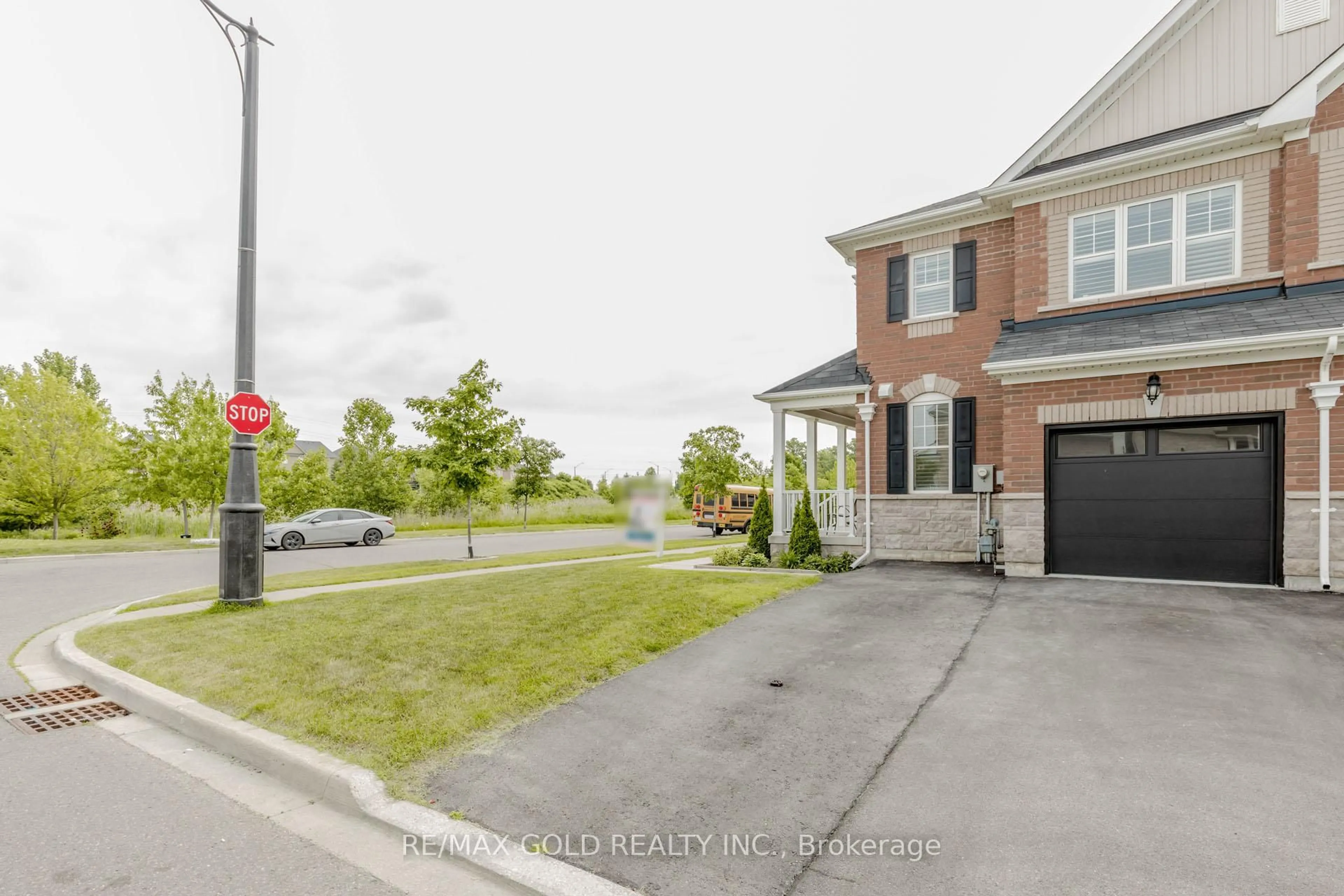A pic from outside/outdoor area/front of a property/back of a property/a pic from drone, street for 12 Victoriaville Rd, Brampton Ontario L6X 0B2
