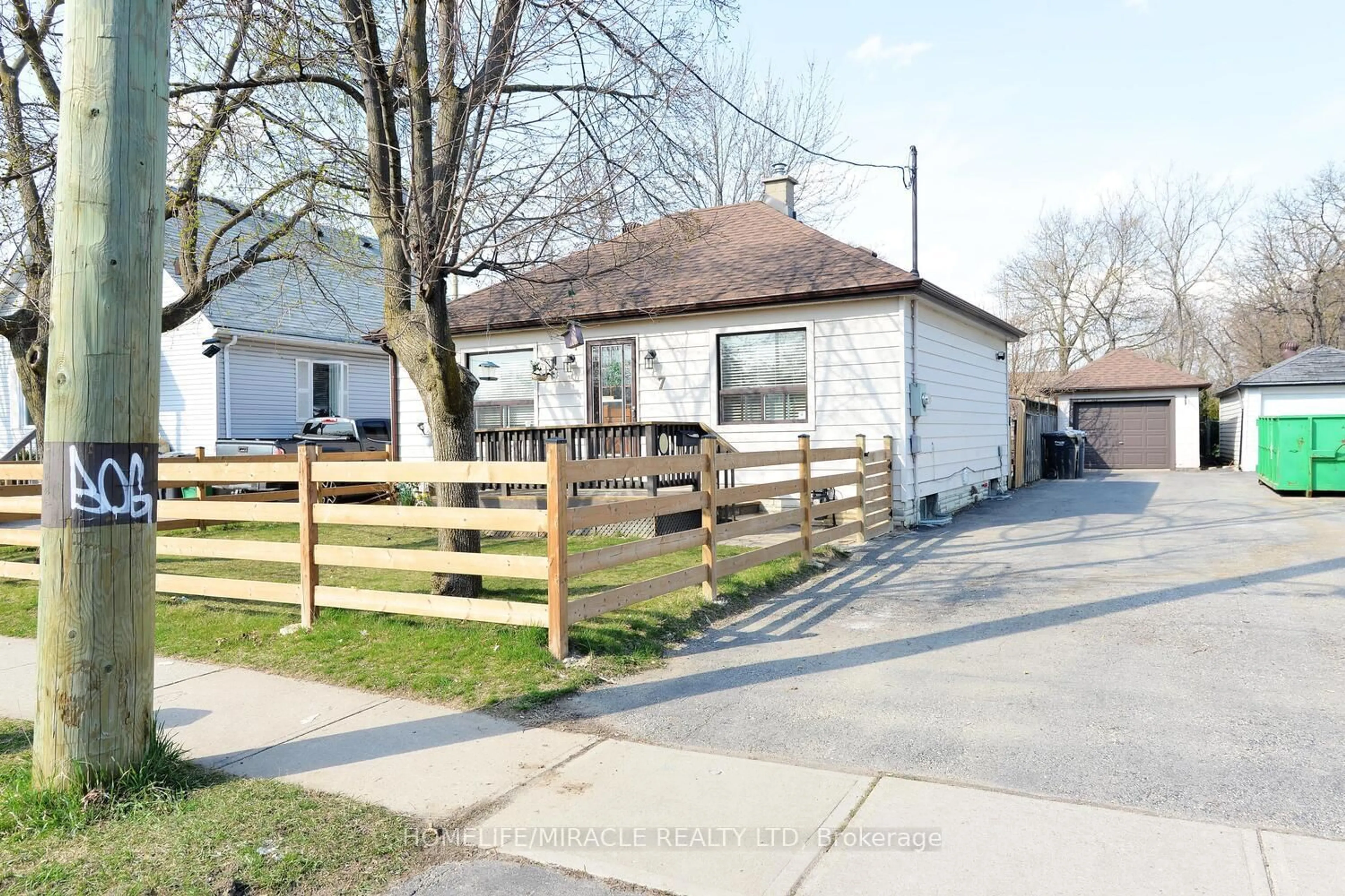 Unknown for 7 Sophia St, Brampton Ontario L6V 1T8