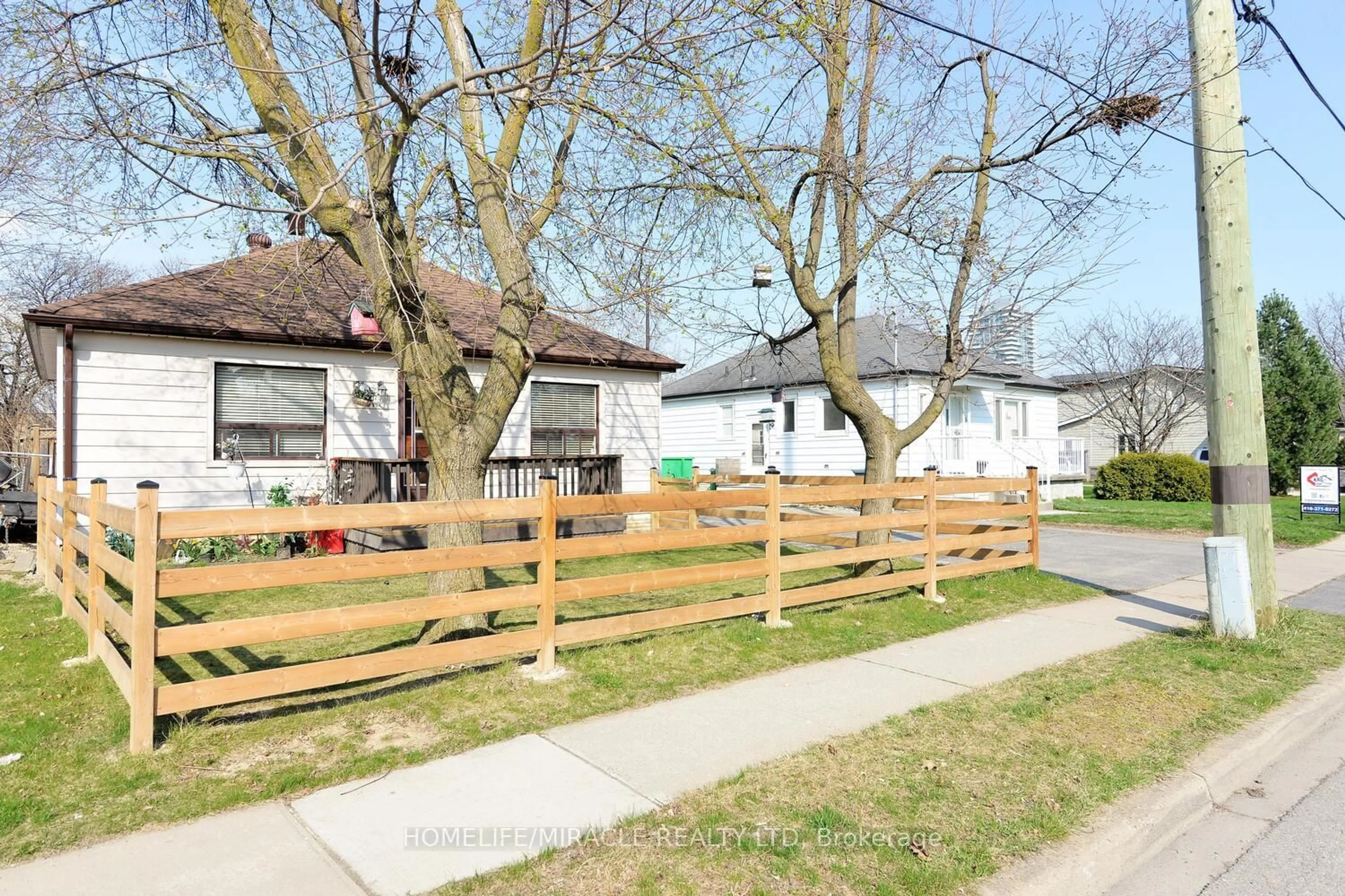 Patio, street for 7 Sophia St, Brampton Ontario L6V 1T8