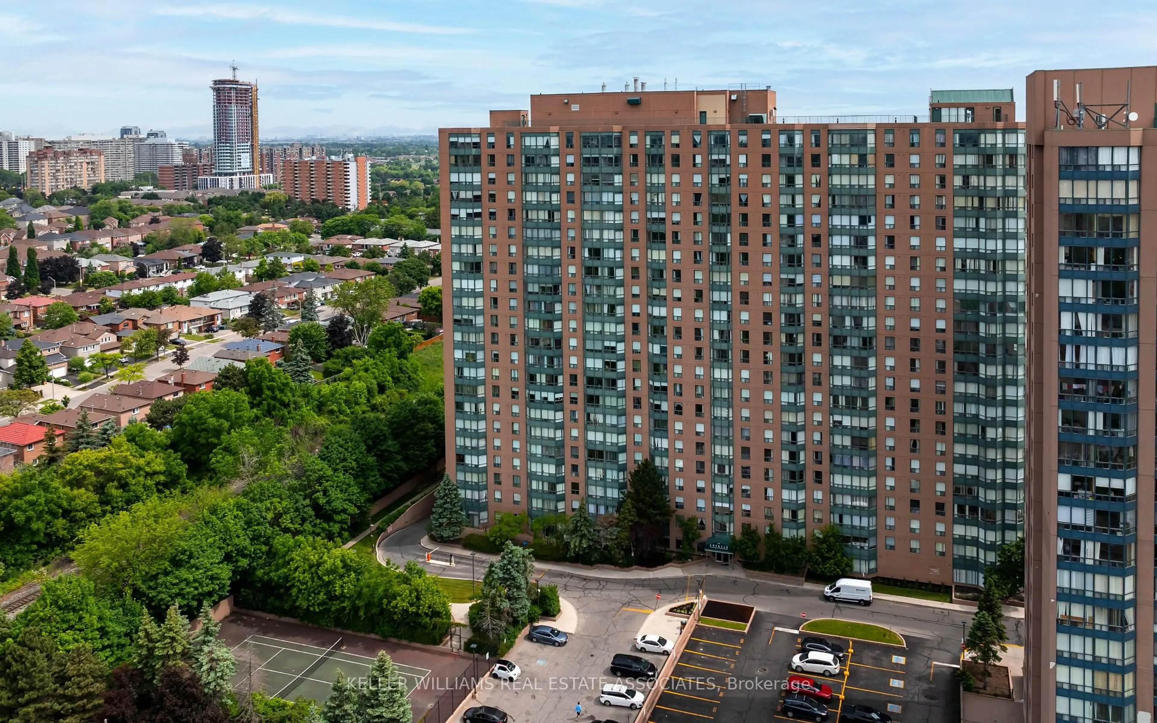 A pic from outside/outdoor area/front of a property/back of a property/a pic from drone, city buildings view from balcony for 135 Hillcrest Ave #2211, Mississauga Ontario L5B 4B1