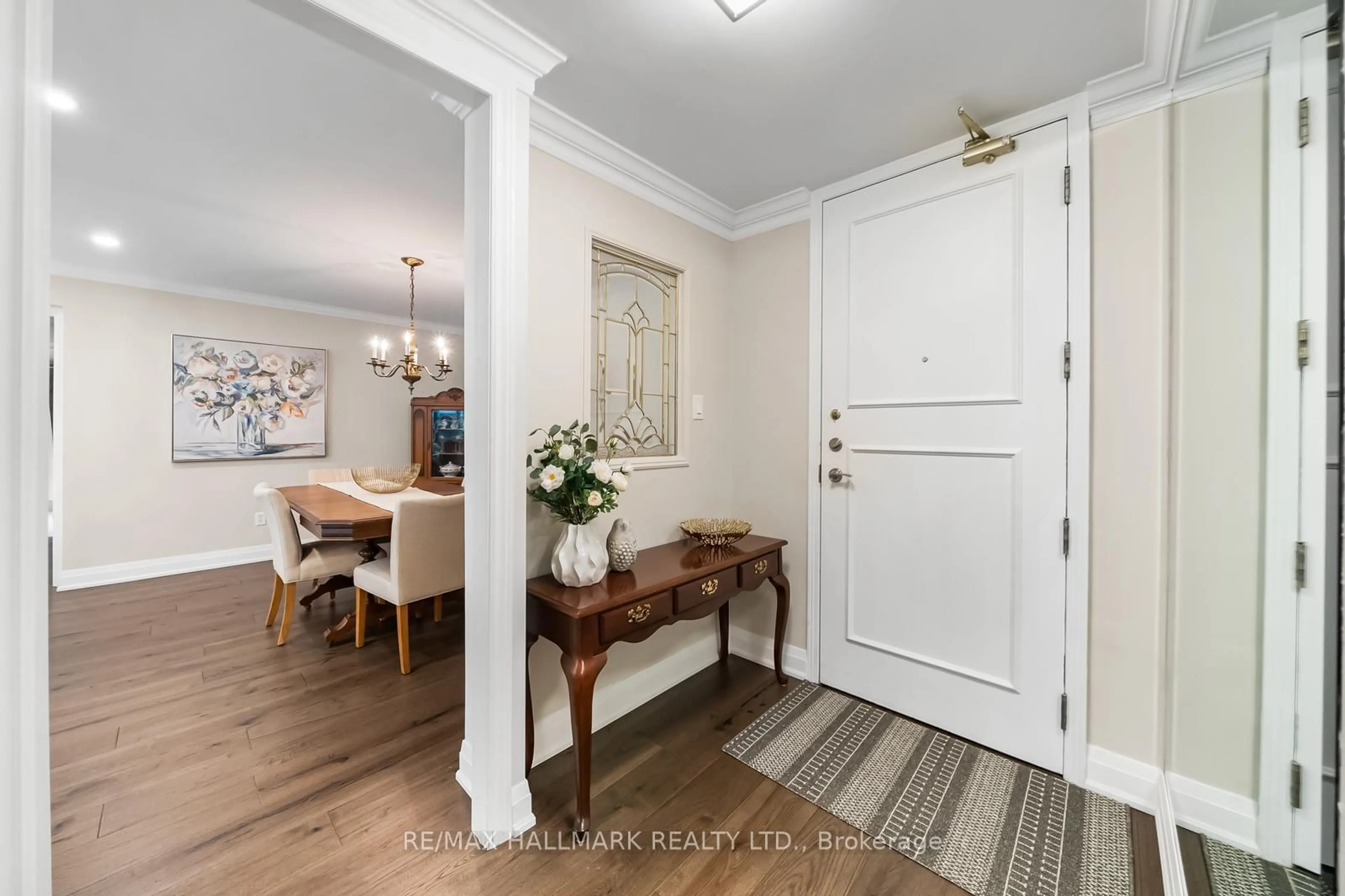 Indoor entryway for 2210 Lakeshore Rd #104, Burlington Ontario L7R 4J9