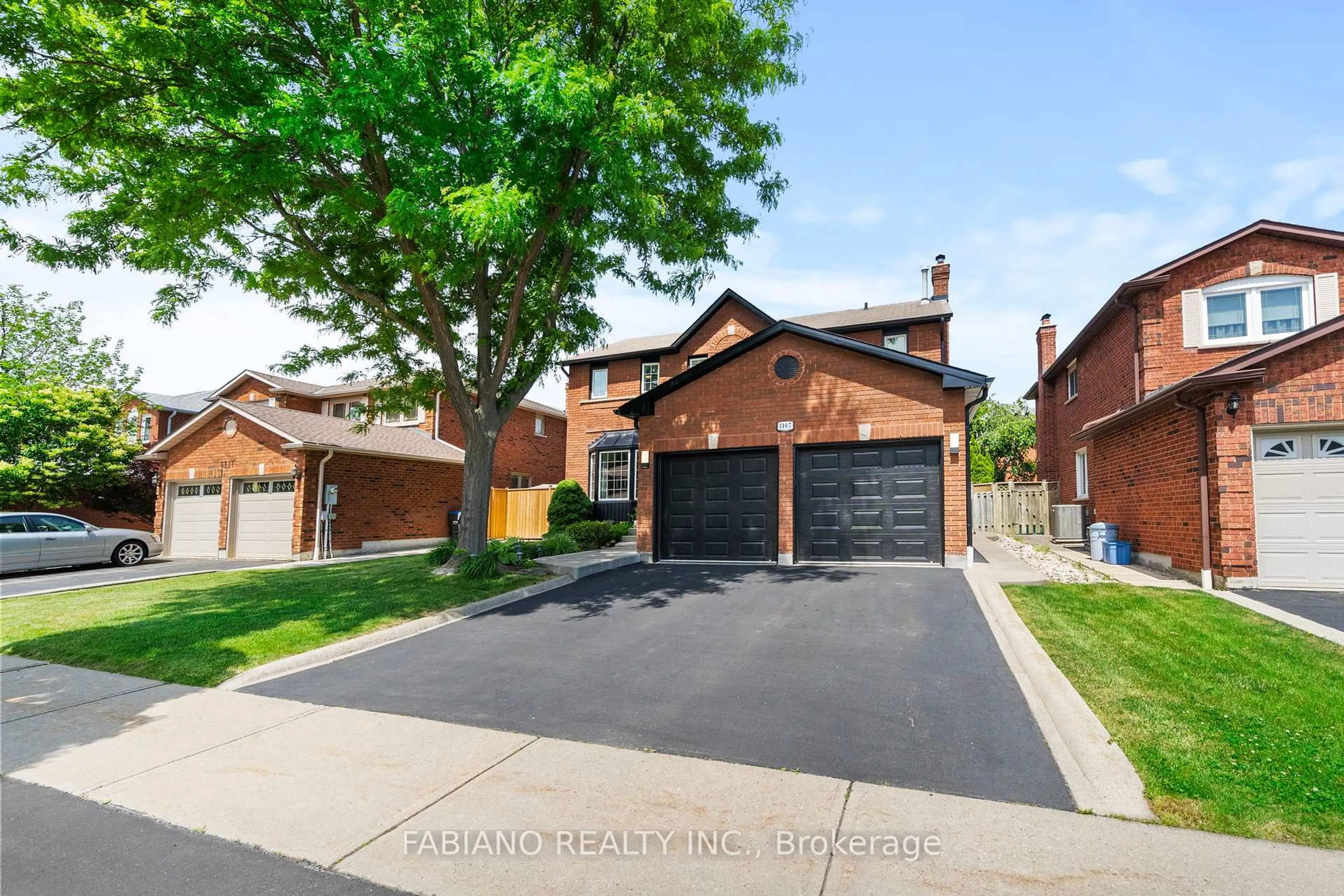 Home with brick exterior material, street for 3107 Garthwood Rd, Mississauga Ontario L5L 4Y4
