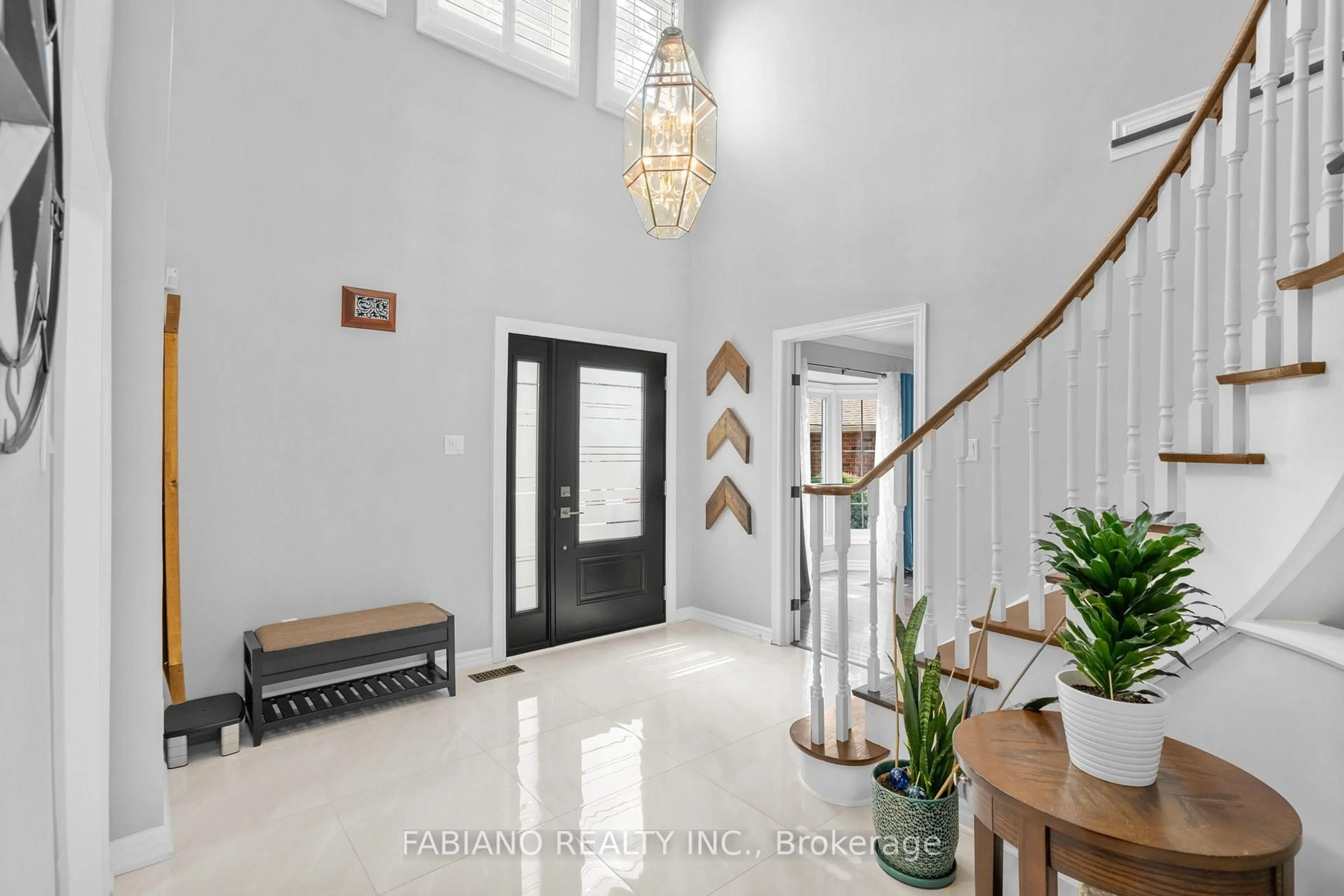 Indoor entryway for 3107 Garthwood Rd, Mississauga Ontario L5L 4Y4