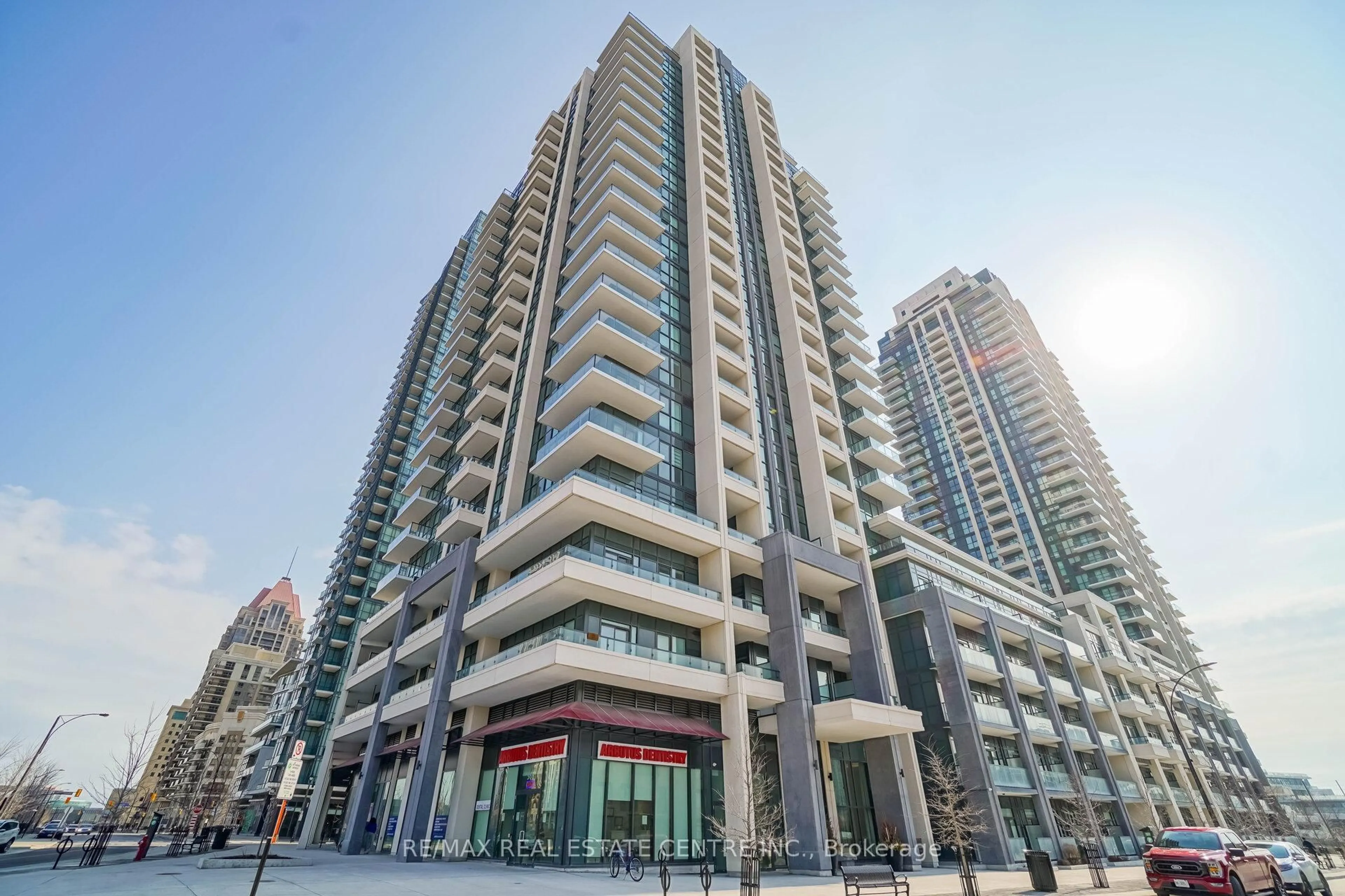 Indoor foyer for 4085 Parkside Village Dr #704, Mississauga Ontario L5B 0K9