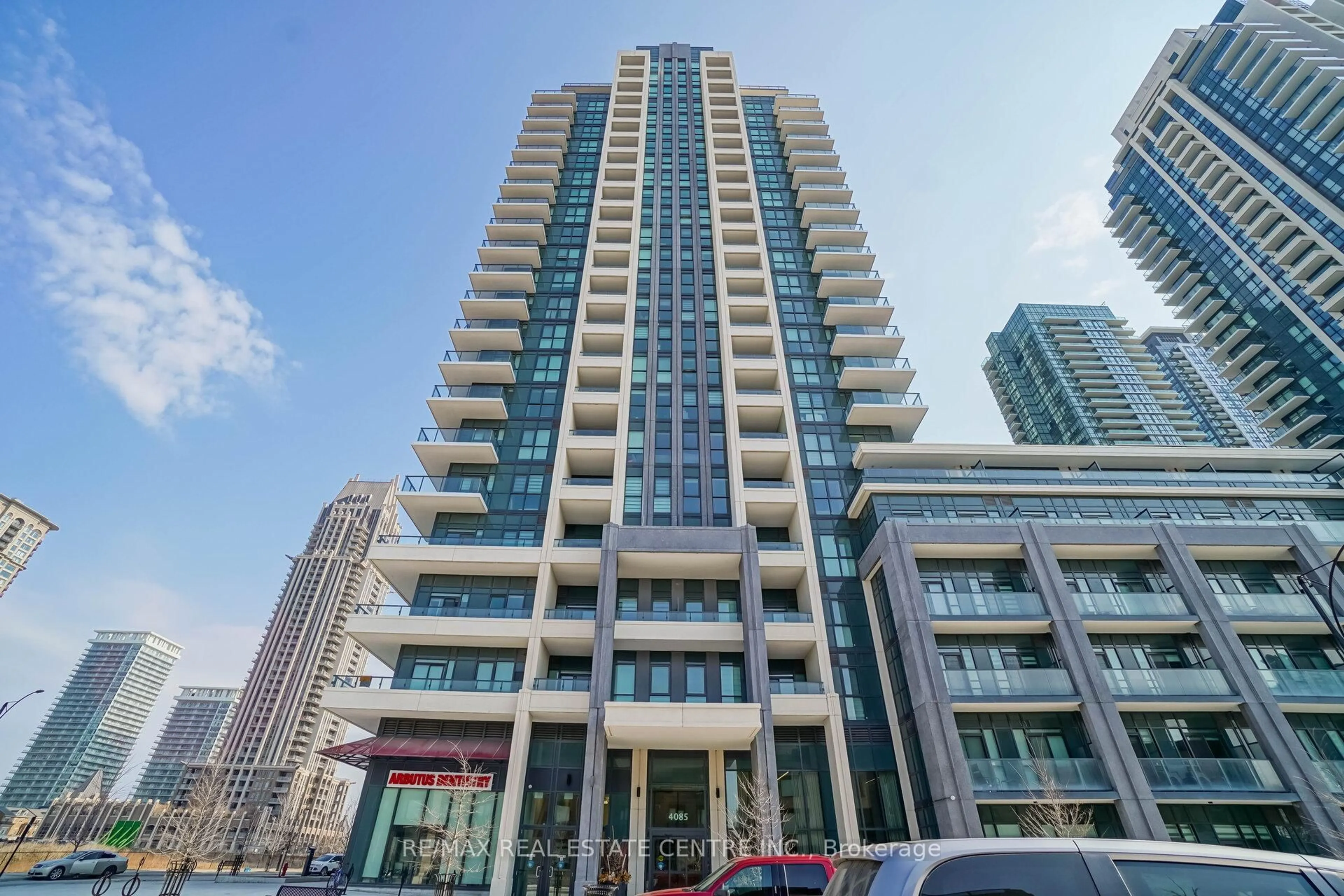Indoor foyer for 4085 Parkside Village Dr #704, Mississauga Ontario L5B 0K9