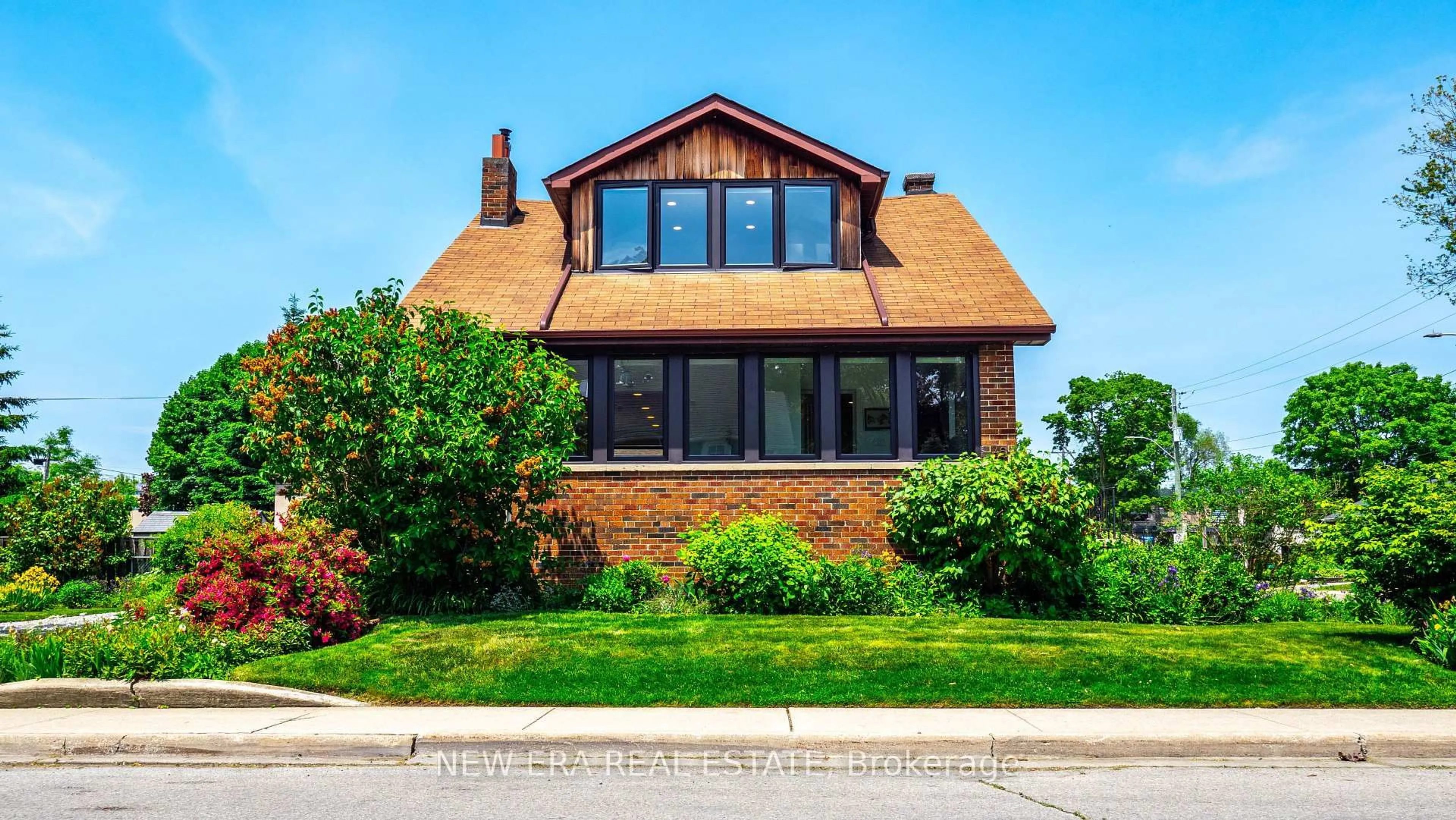 Home with brick exterior material, street for 46 Forest Ave, Mississauga Ontario L5G 1L1