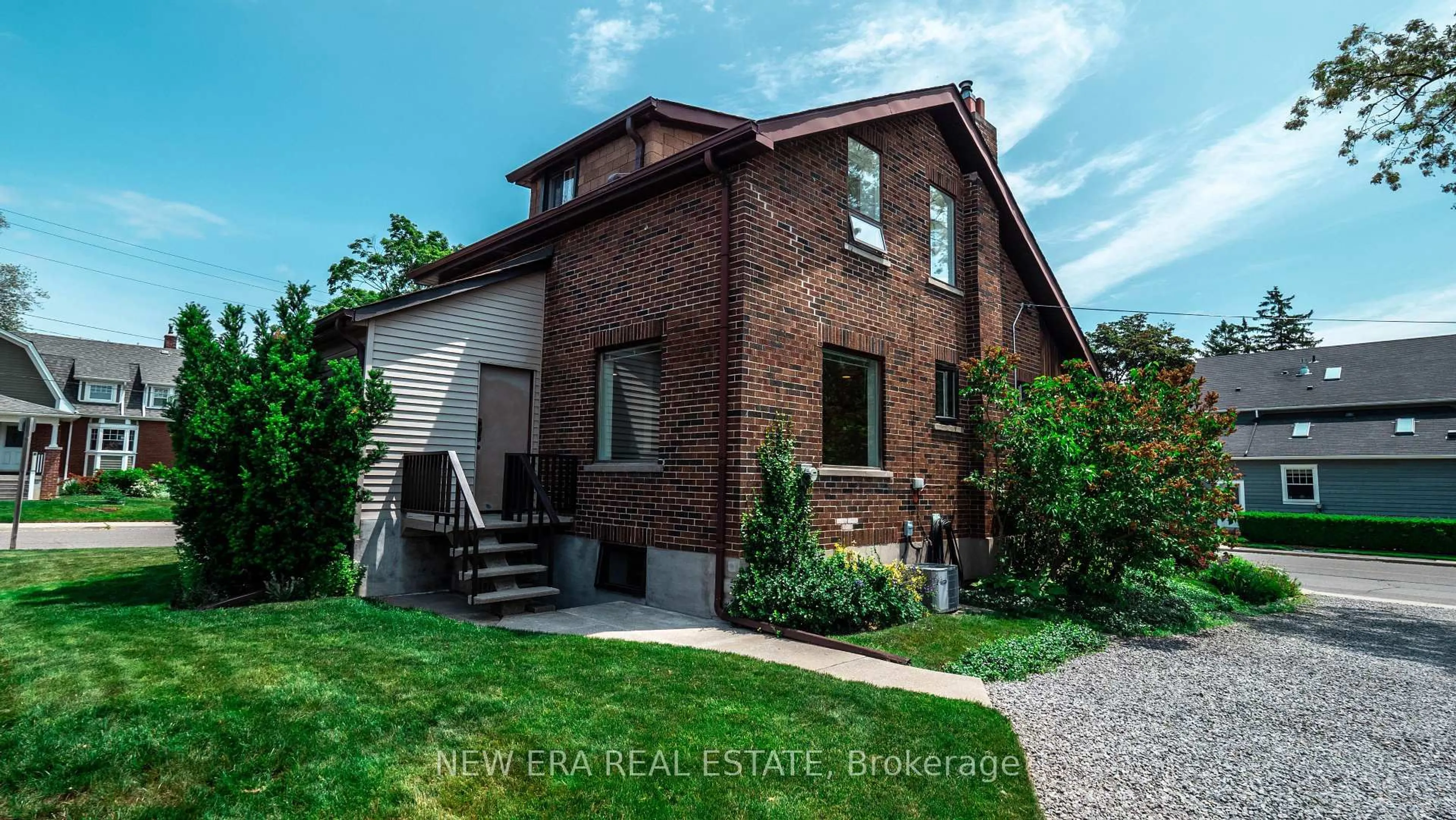 Home with brick exterior material, street for 46 Forest Ave, Mississauga Ontario L5G 1L1