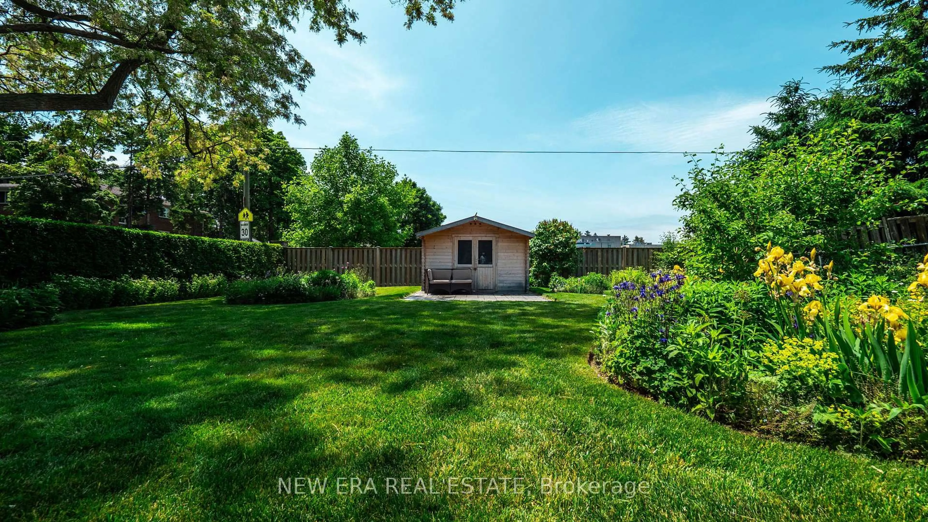 A pic from outside/outdoor area/front of a property/back of a property/a pic from drone, water/lake/river/ocean view for 46 Forest Ave, Mississauga Ontario L5G 1L1