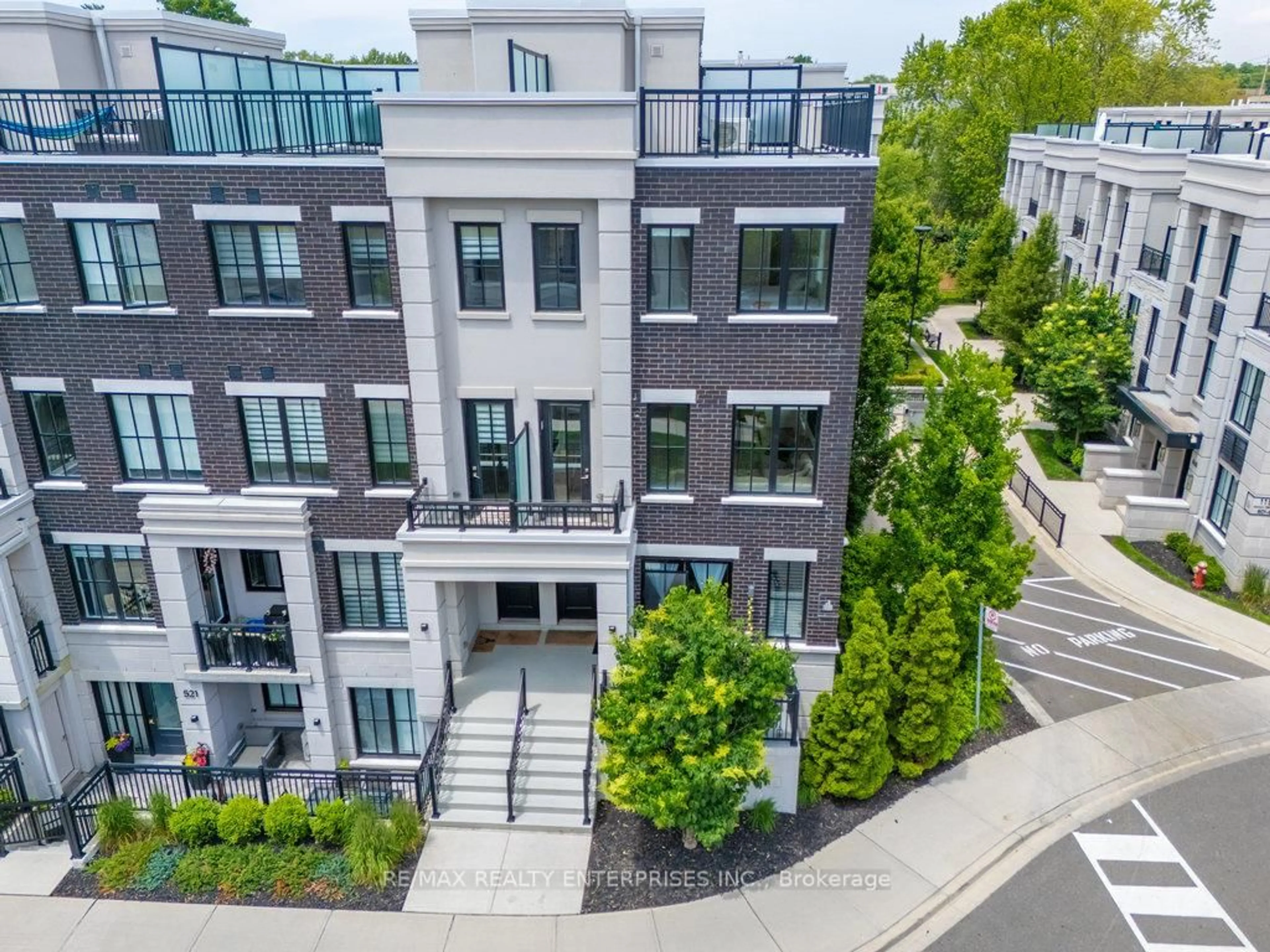 A pic from outside/outdoor area/front of a property/back of a property/a pic from drone, unknown for 657 Cricklewood Dr #519, Mississauga Ontario L5G 0B9