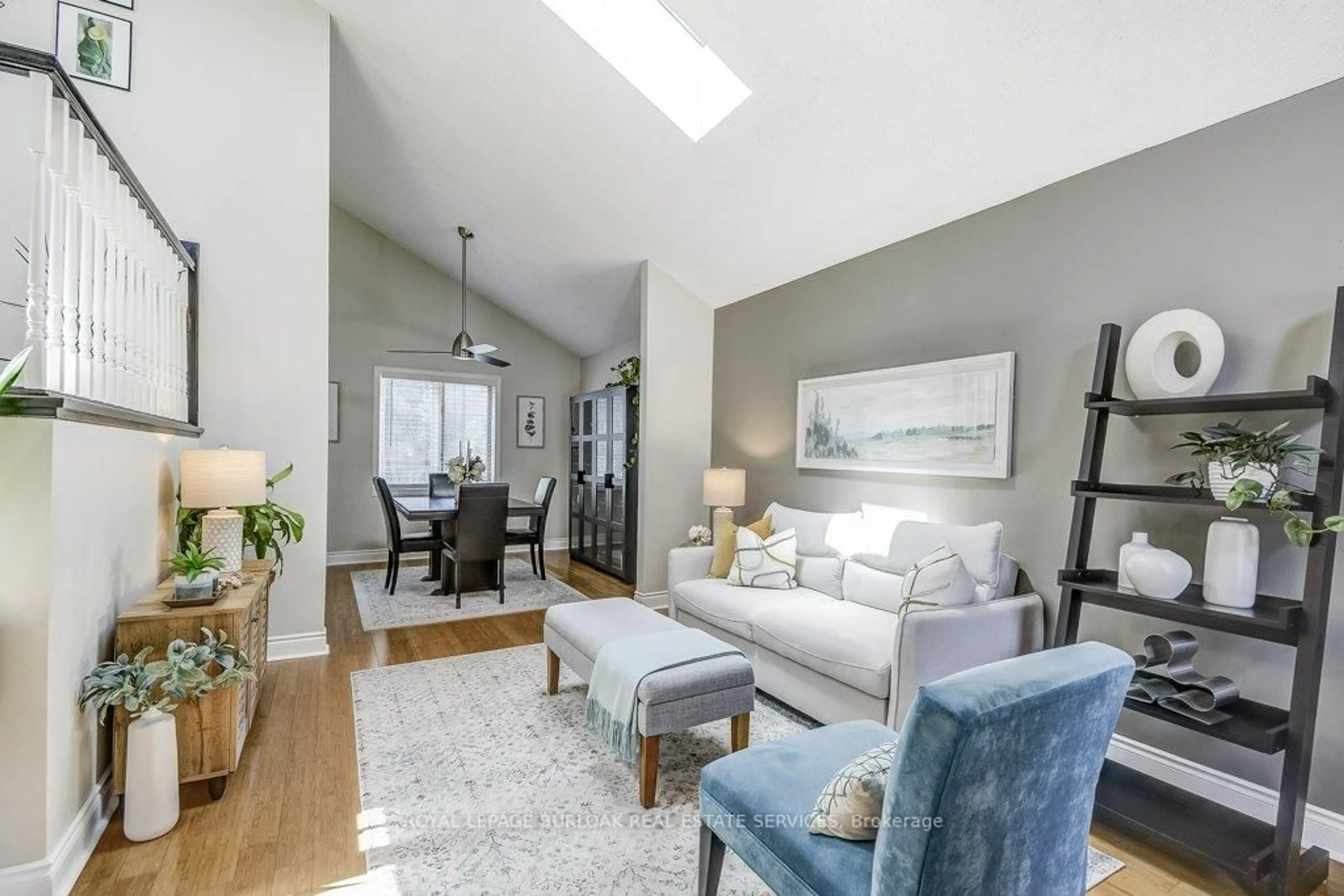 Living room with furniture, unknown for 2208 Heidi Ave, Burlington Ontario L7M 3W5