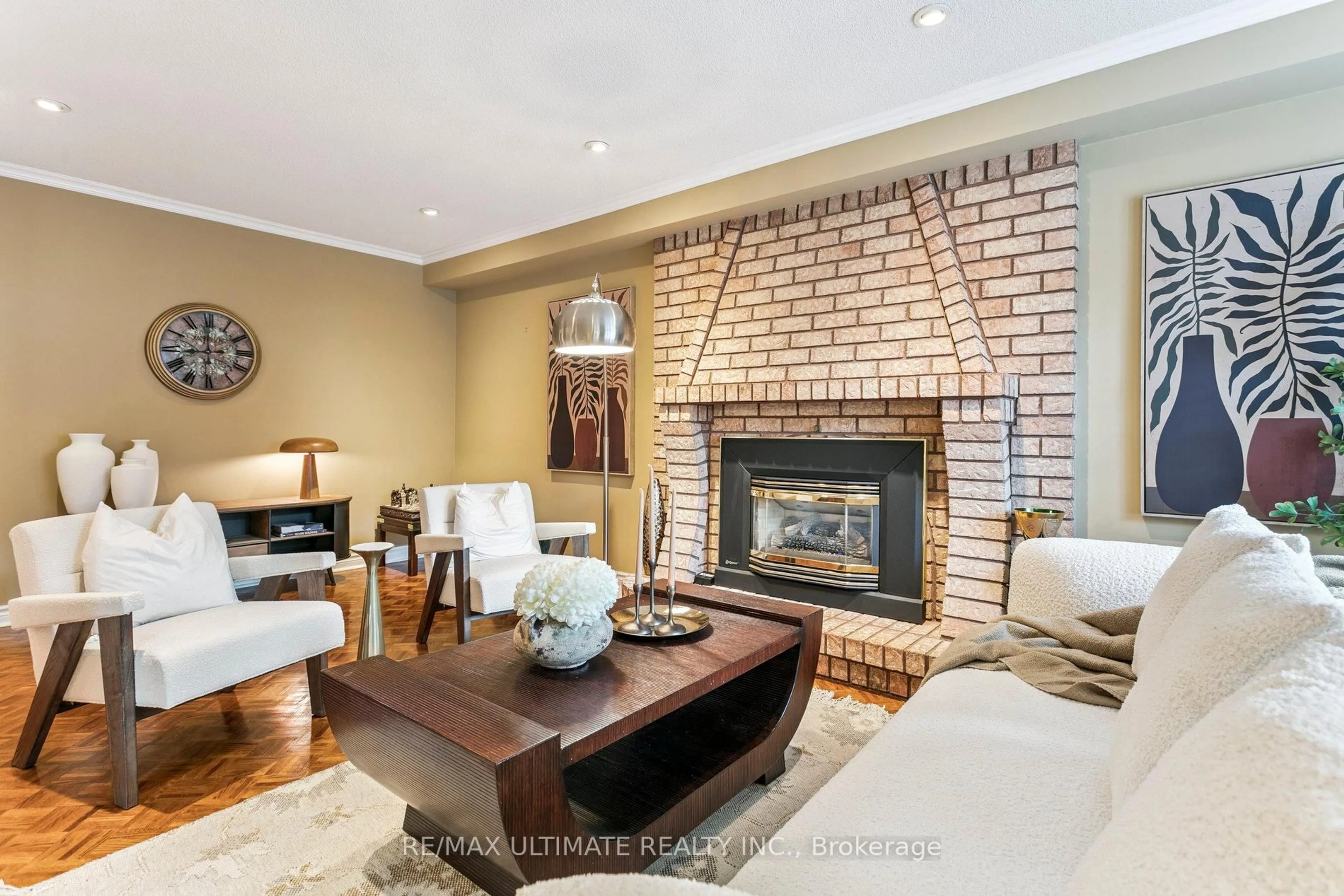 Living room with furniture, unknown for 2765 Hardy Cres, Oakville Ontario L6J 7B5