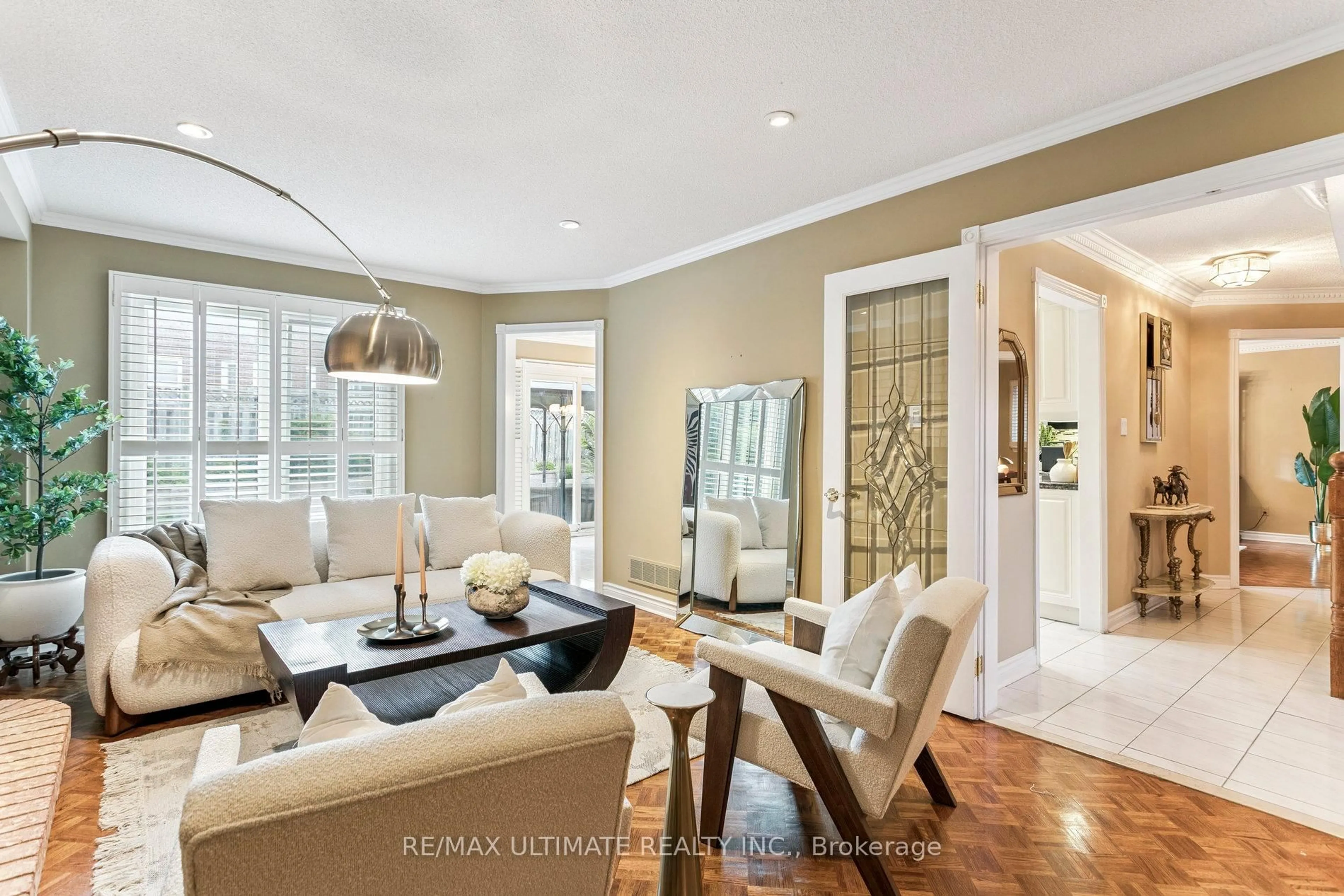 Living room with furniture, unknown for 2765 Hardy Cres, Oakville Ontario L6J 7B5