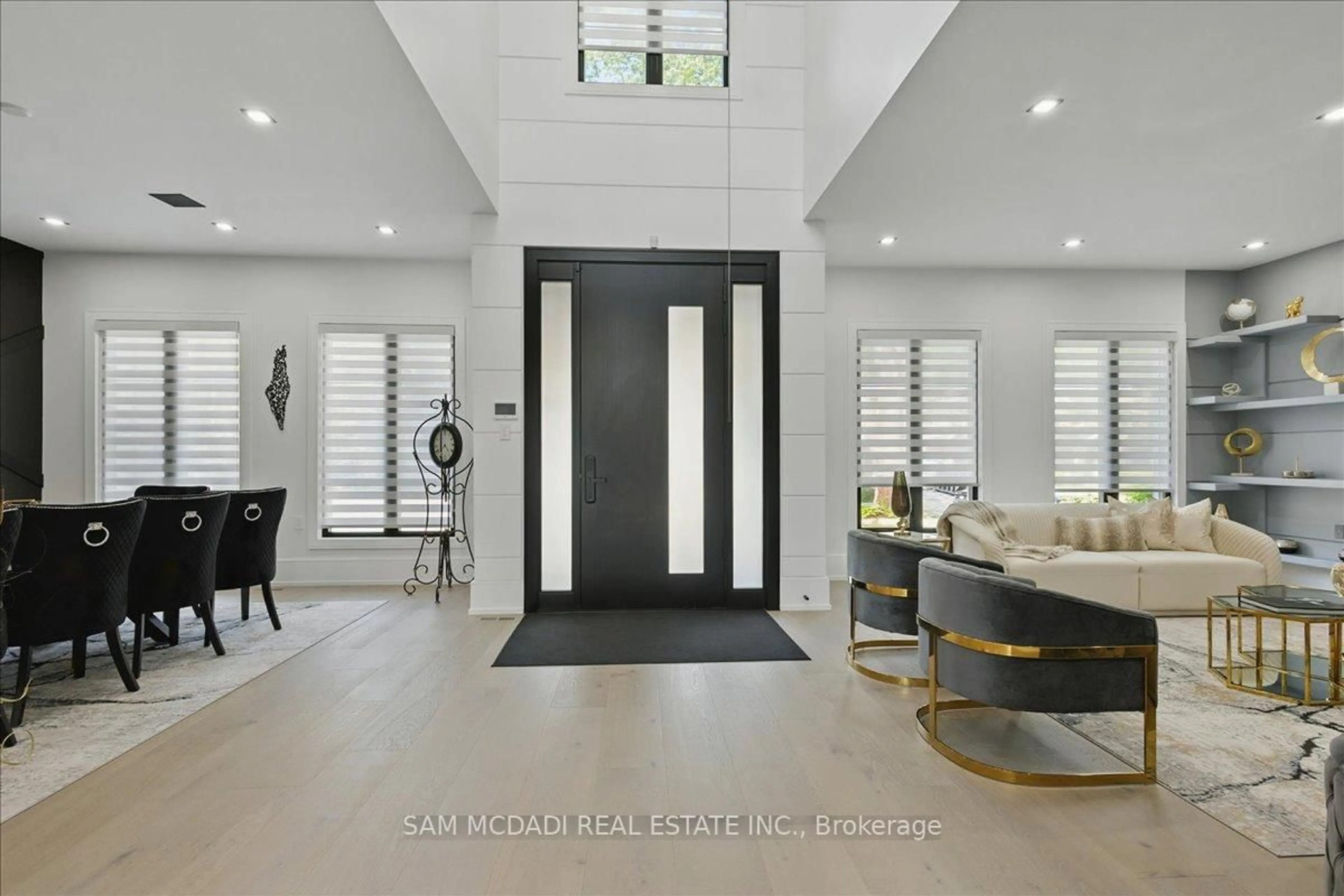 Indoor entryway for 170 Woodhaven Park Dr, Oakville Ontario L6L 4K6