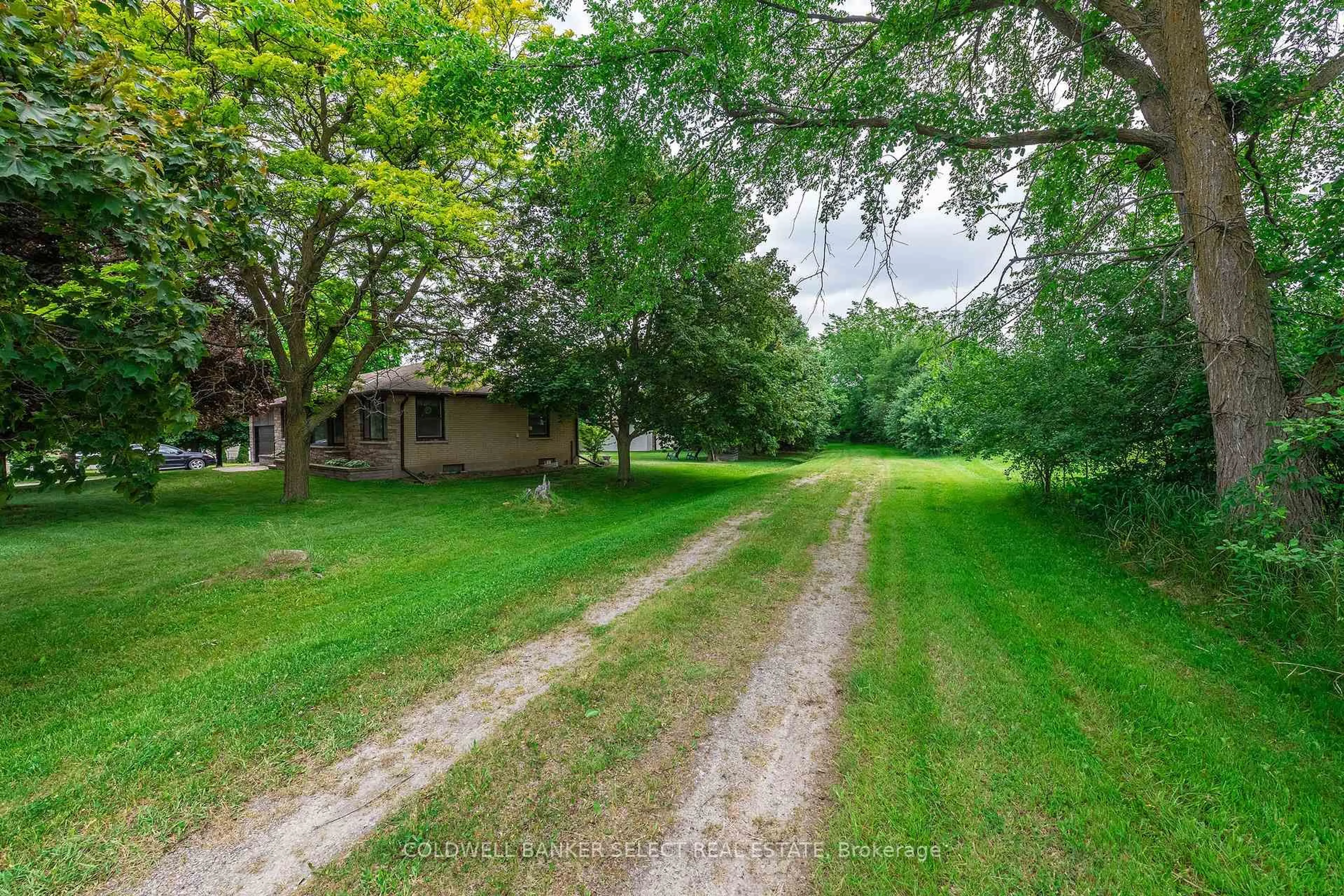 A pic from outside/outdoor area/front of a property/back of a property/a pic from drone, street for 6261 Healey Rd, Caledon Ontario L7C 0X1