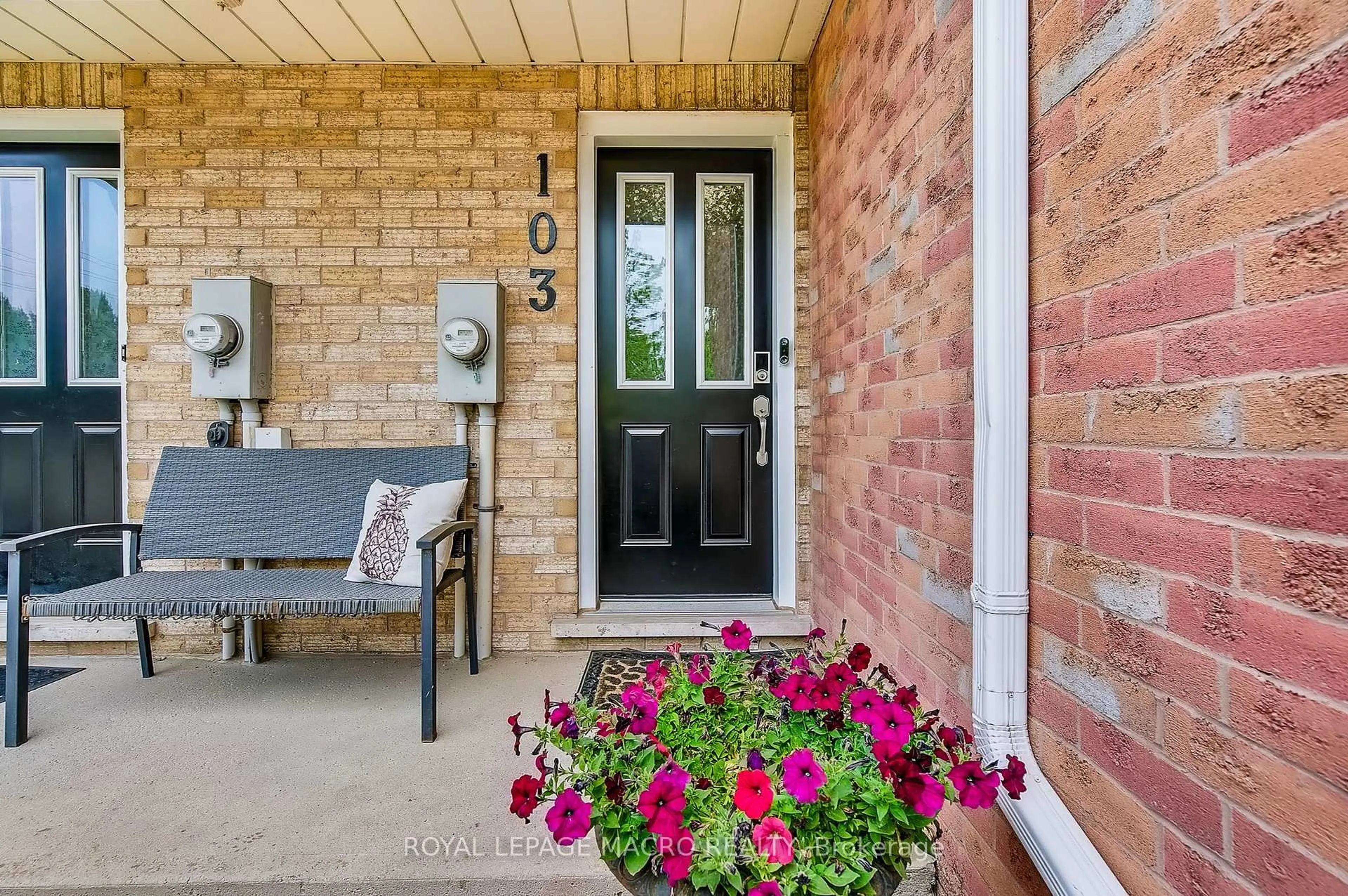 Indoor entryway for 2055 Walkers Line #103, Burlington Ontario L7M 4B5