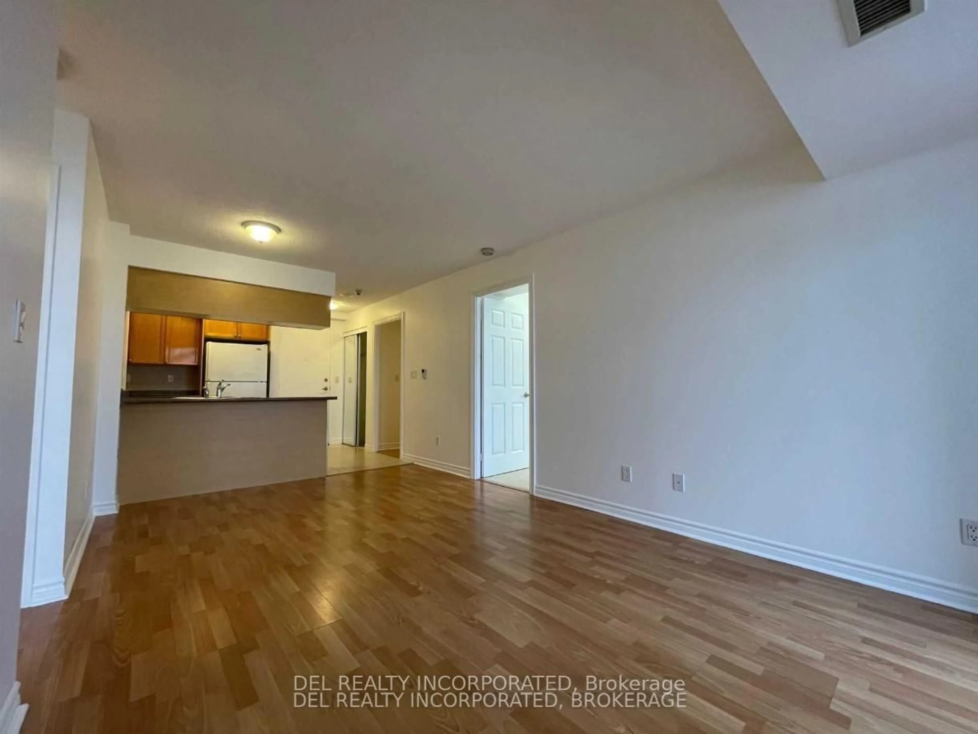 A pic of a room for 3888 Duke of York Blvd #1722, Mississauga Ontario L5B 4M7
