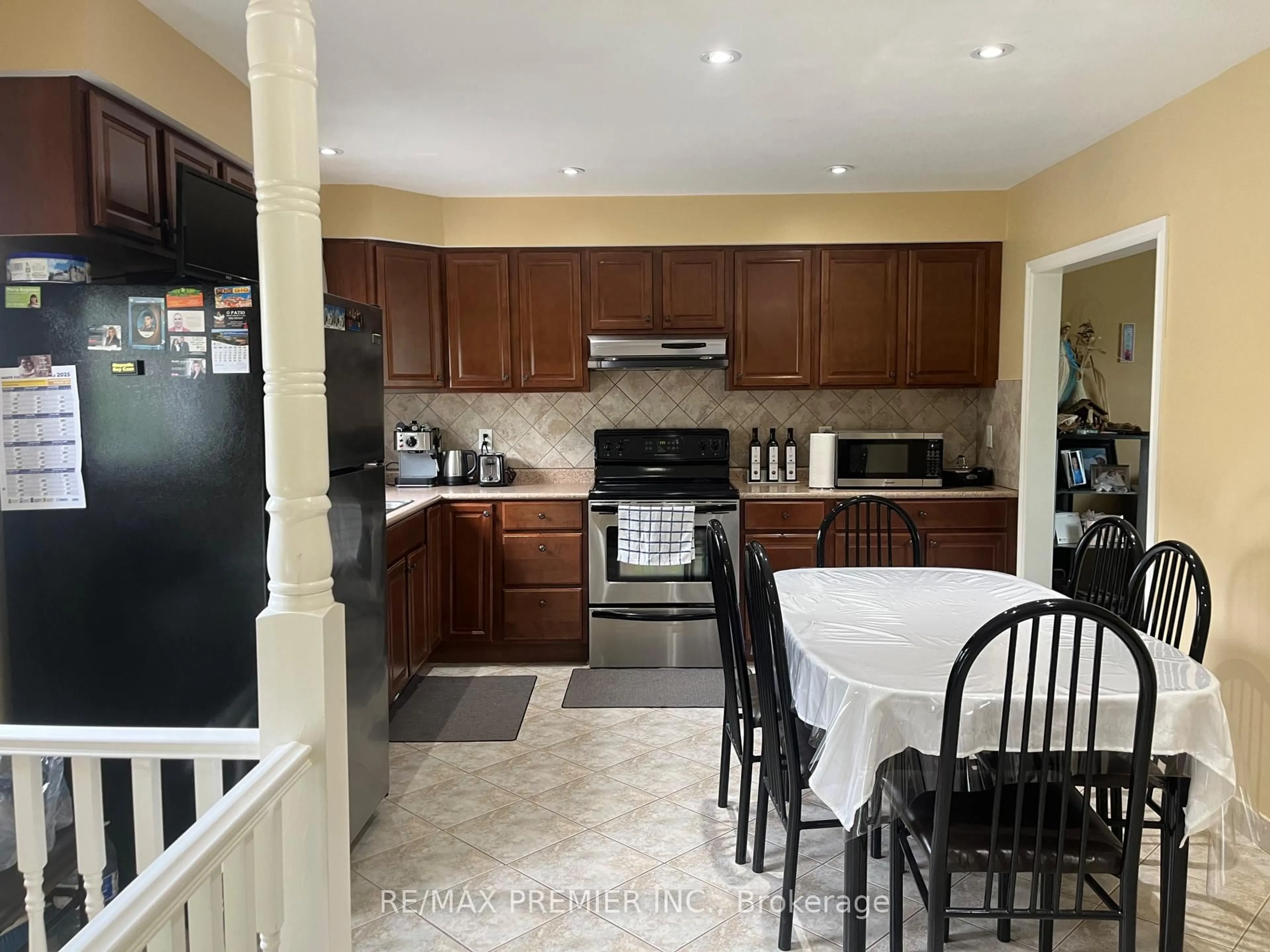 Open concept kitchen, ceramic/tile floor for 234 Epsom Downs Dr, Toronto Ontario M3M 1T4