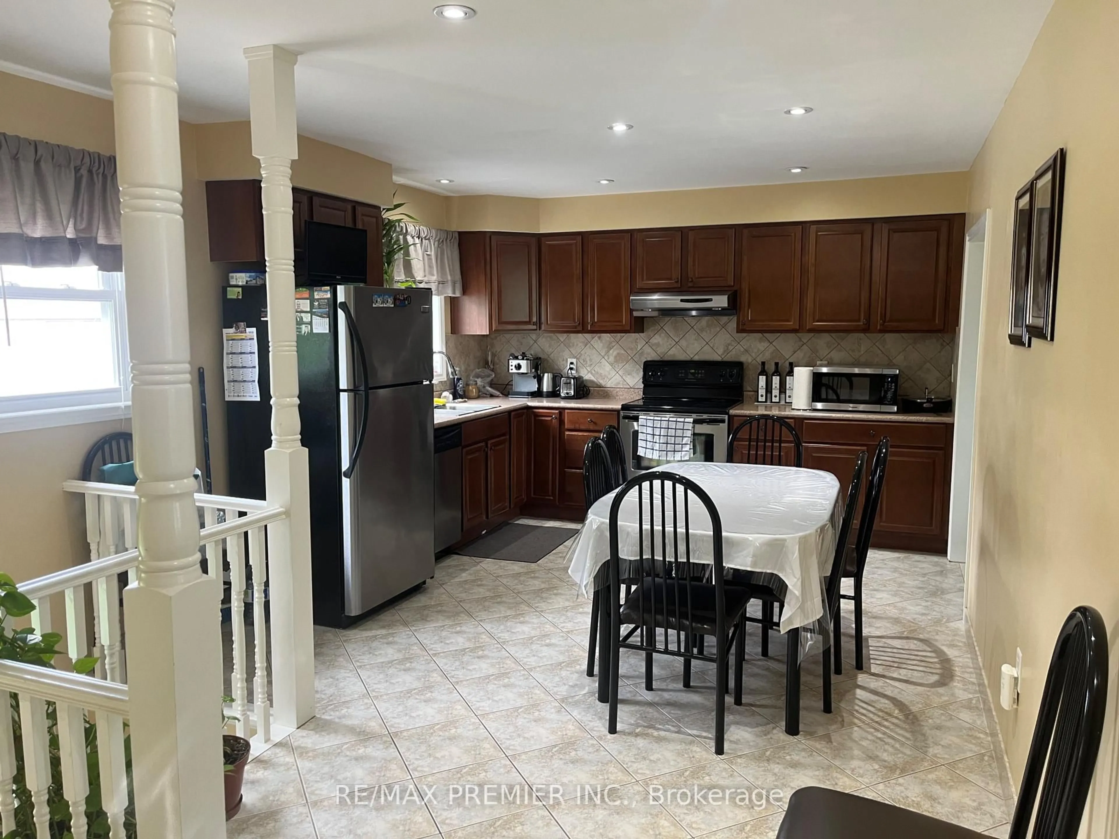 Open concept kitchen, ceramic/tile floor for 234 Epsom Downs Dr, Toronto Ontario M3M 1T4