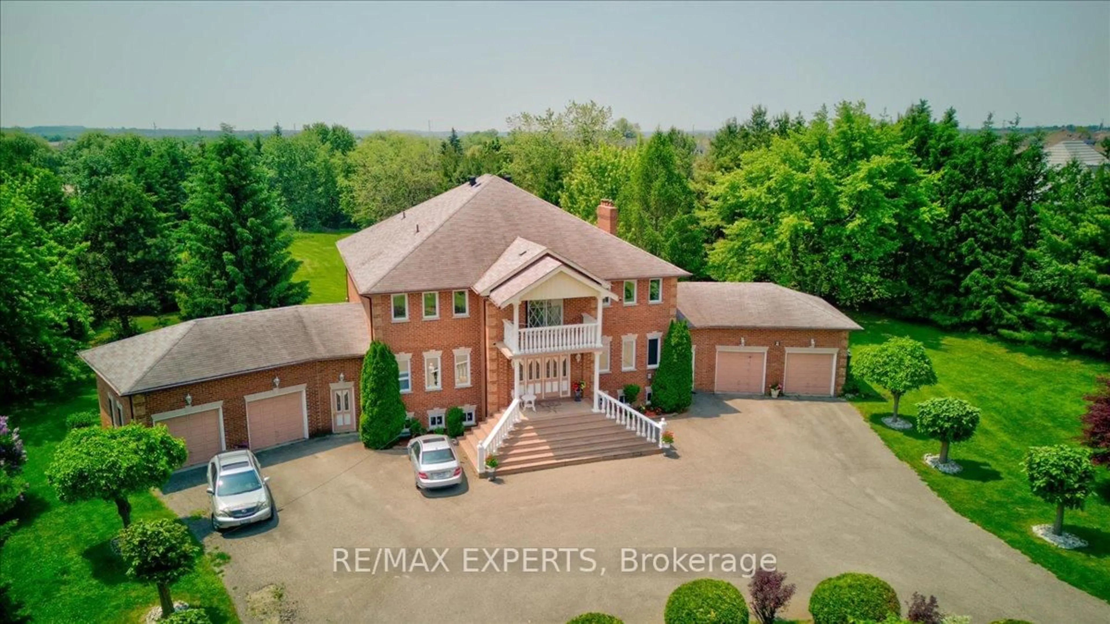 A pic from outside/outdoor area/front of a property/back of a property/a pic from drone, unknown for 9 Cynthia Cres, Brampton Ontario L6P 0S9