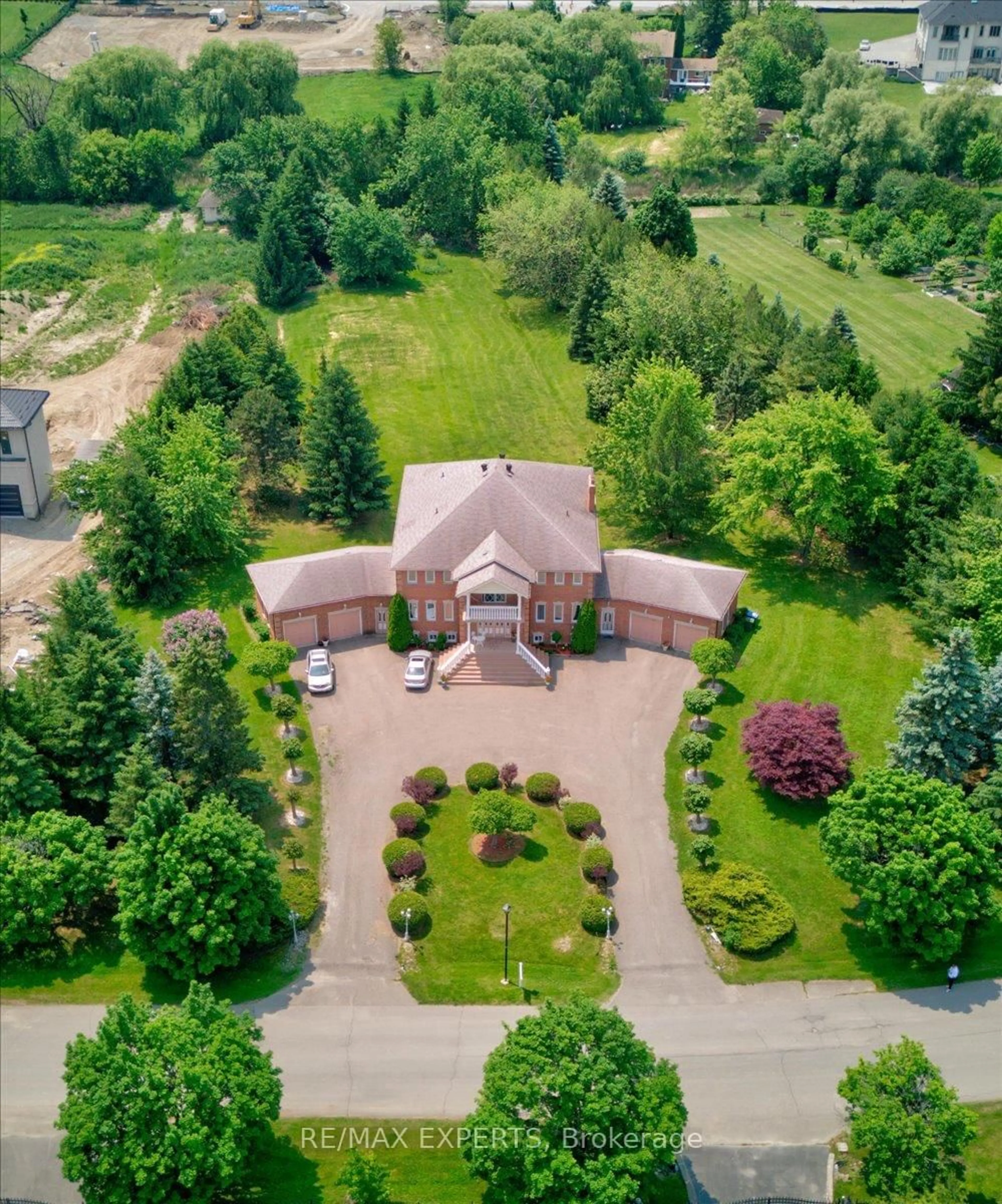A pic from outside/outdoor area/front of a property/back of a property/a pic from drone, street for 9 Cynthia Cres, Brampton Ontario L6P 0S9