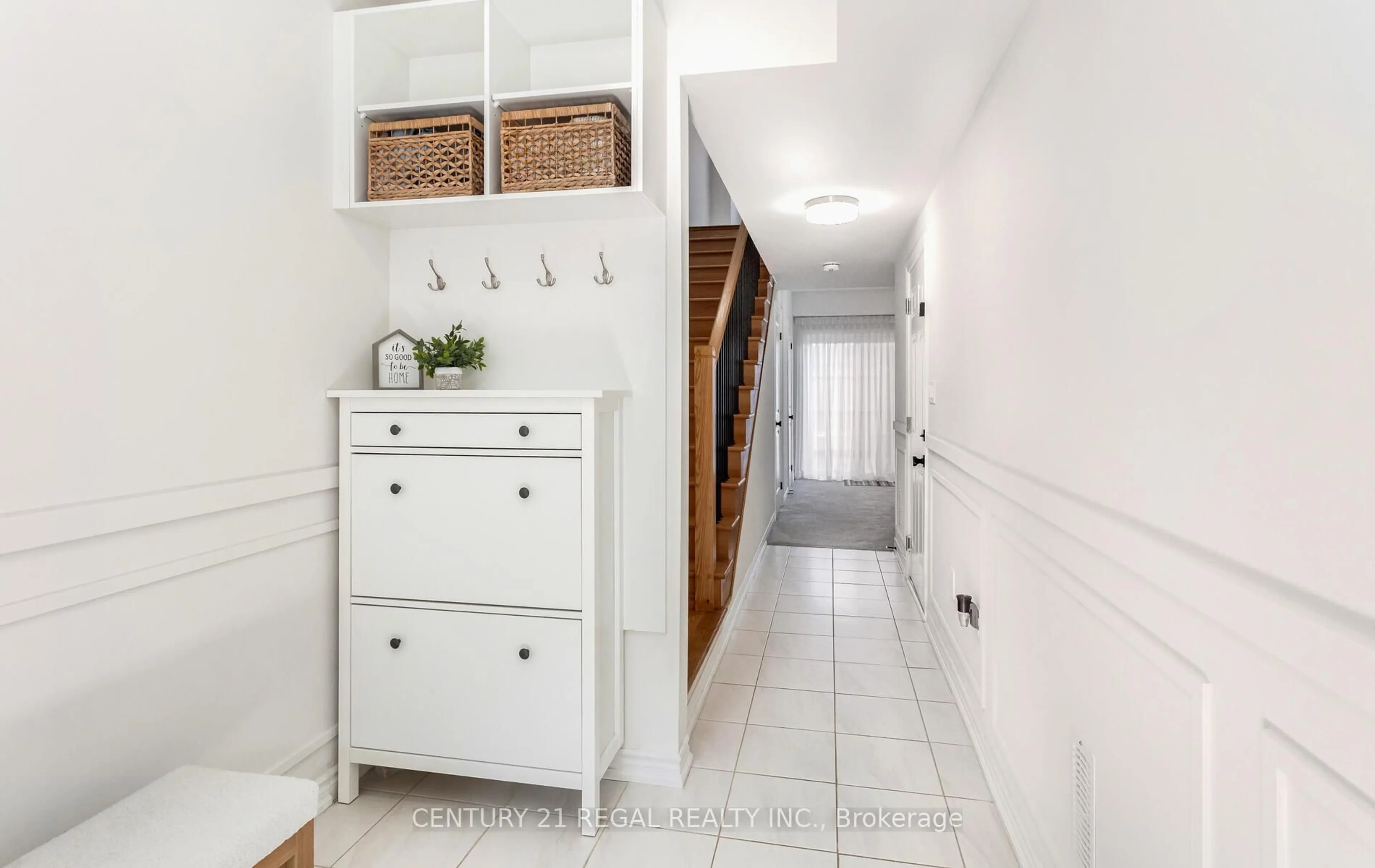 Indoor entryway for 24 Arcola St, Brampton Ontario L6P 4N7