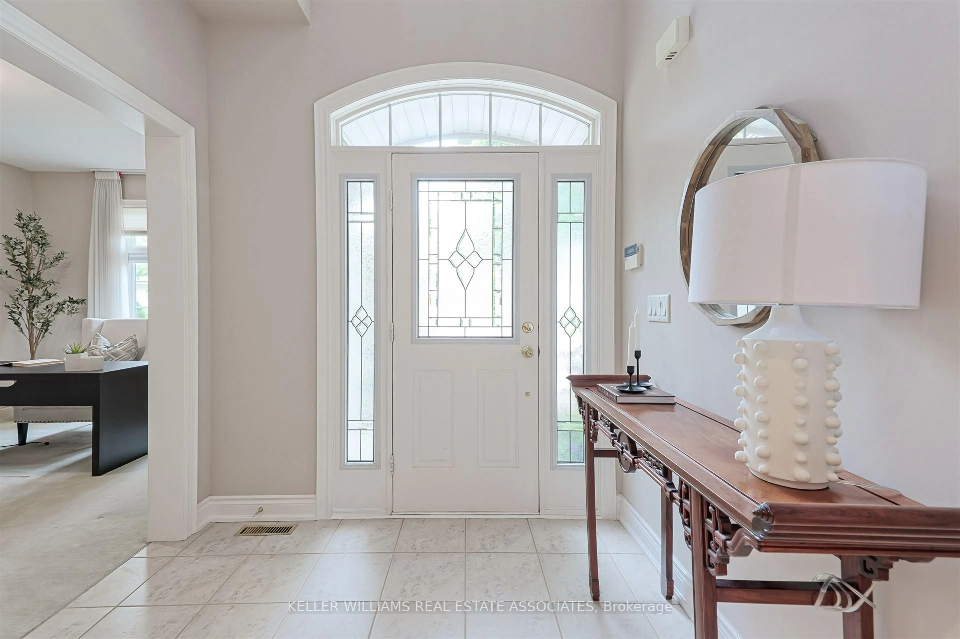 Indoor entryway for 726 Hidden Grove Lane, Mississauga Ontario L5H 4L2