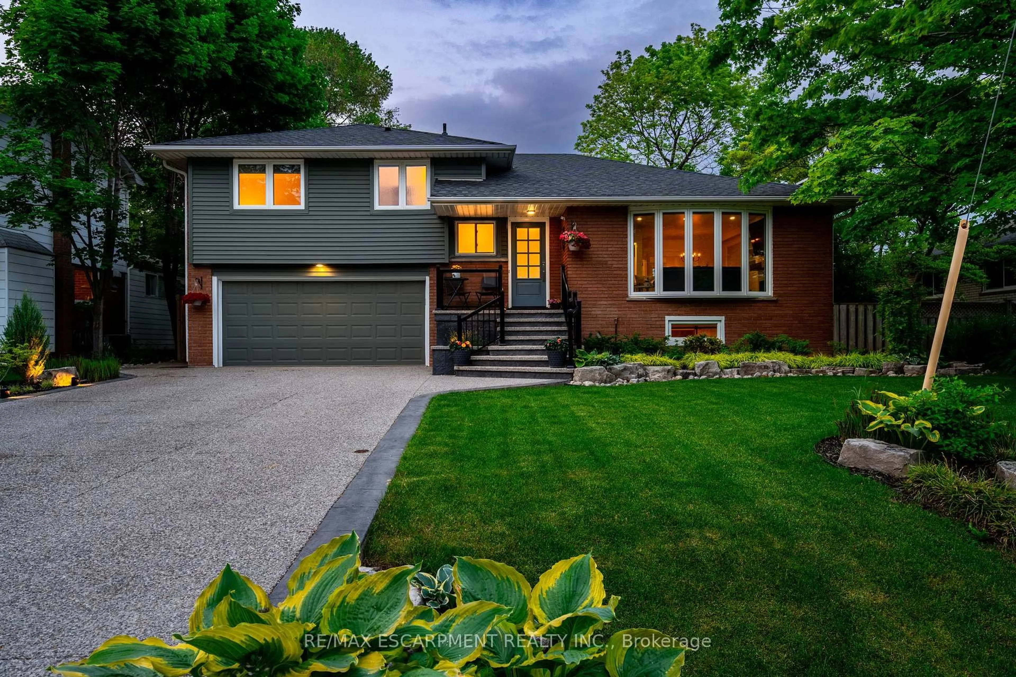 Home with brick exterior material, street for 421 Southland Cres, Oakville Ontario L6L 3N9
