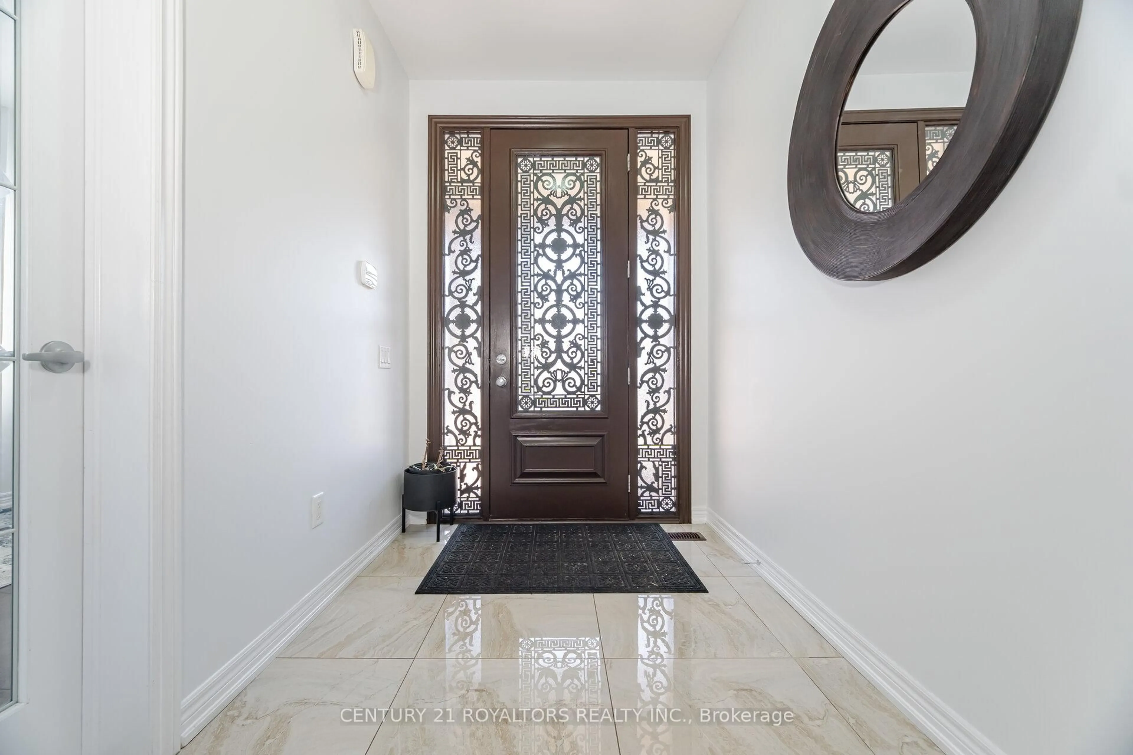 Indoor entryway for 66 Kalmia Rd, Brampton Ontario L6X 4N4