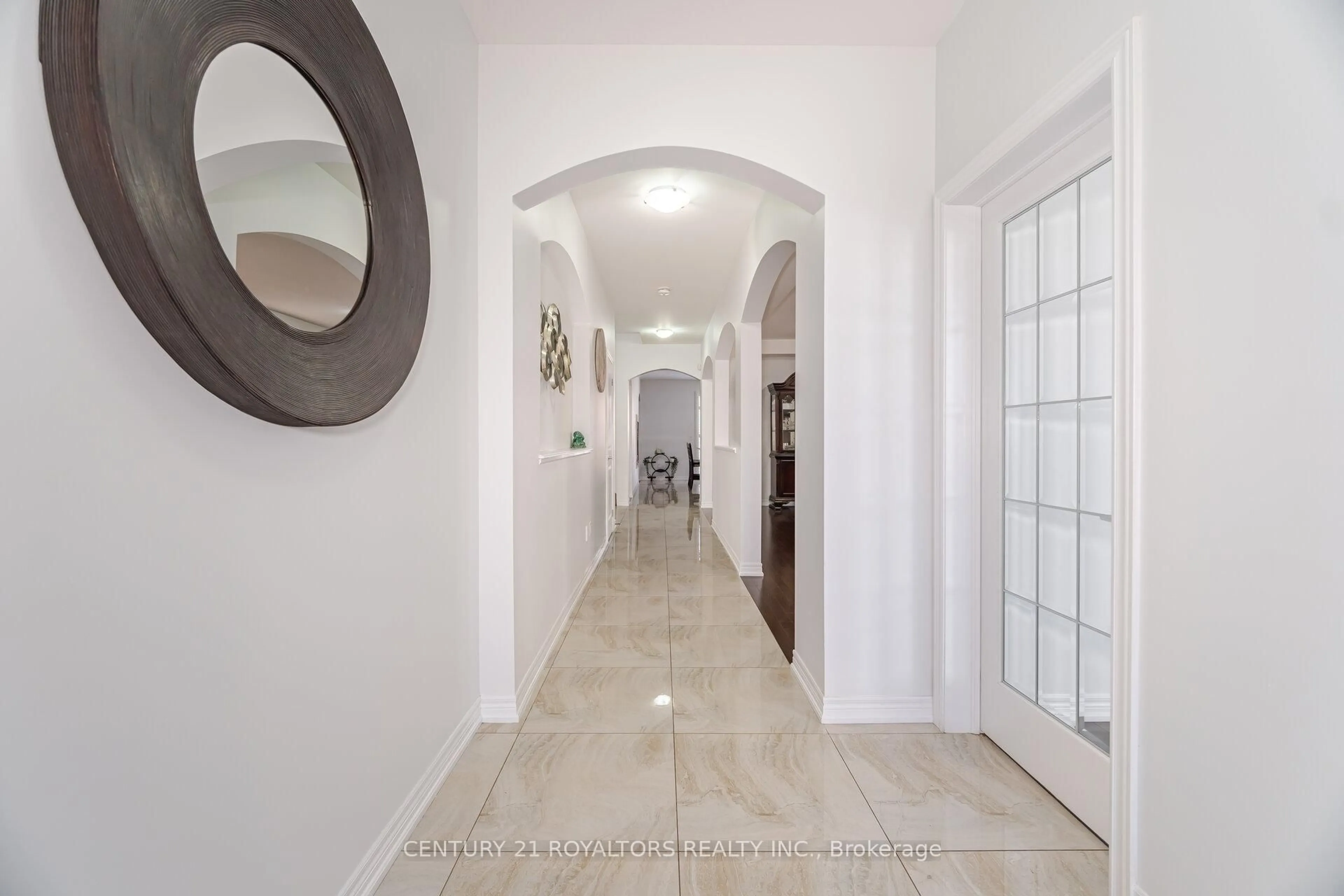 Indoor foyer for 66 Kalmia Rd, Brampton Ontario L6X 4N4