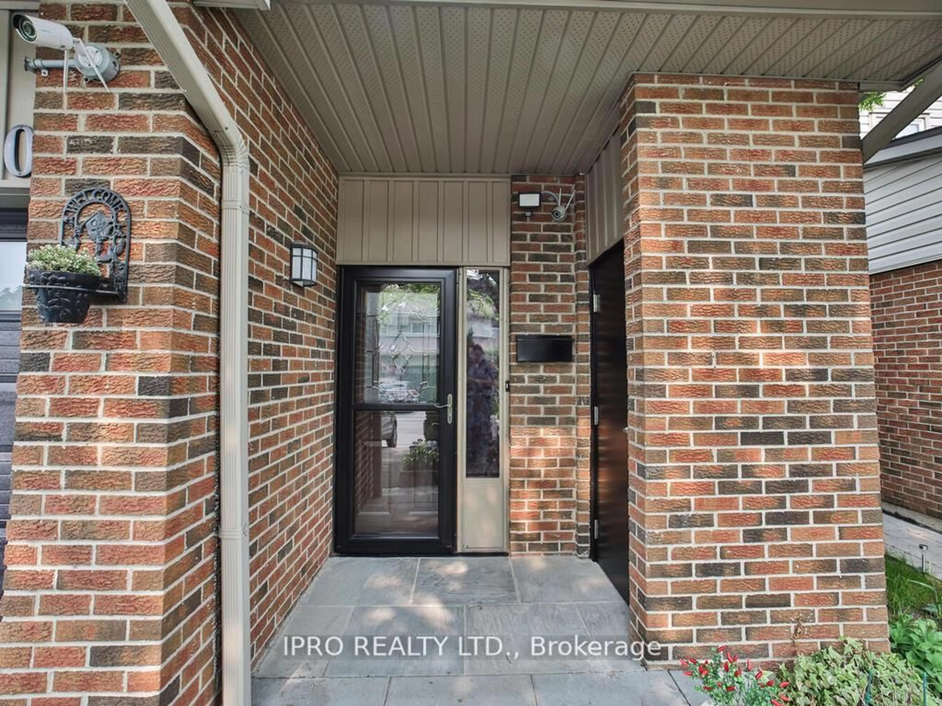 Indoor entryway for 485 Meadows Blvd #30, Mississauga Ontario L4Z 1H1