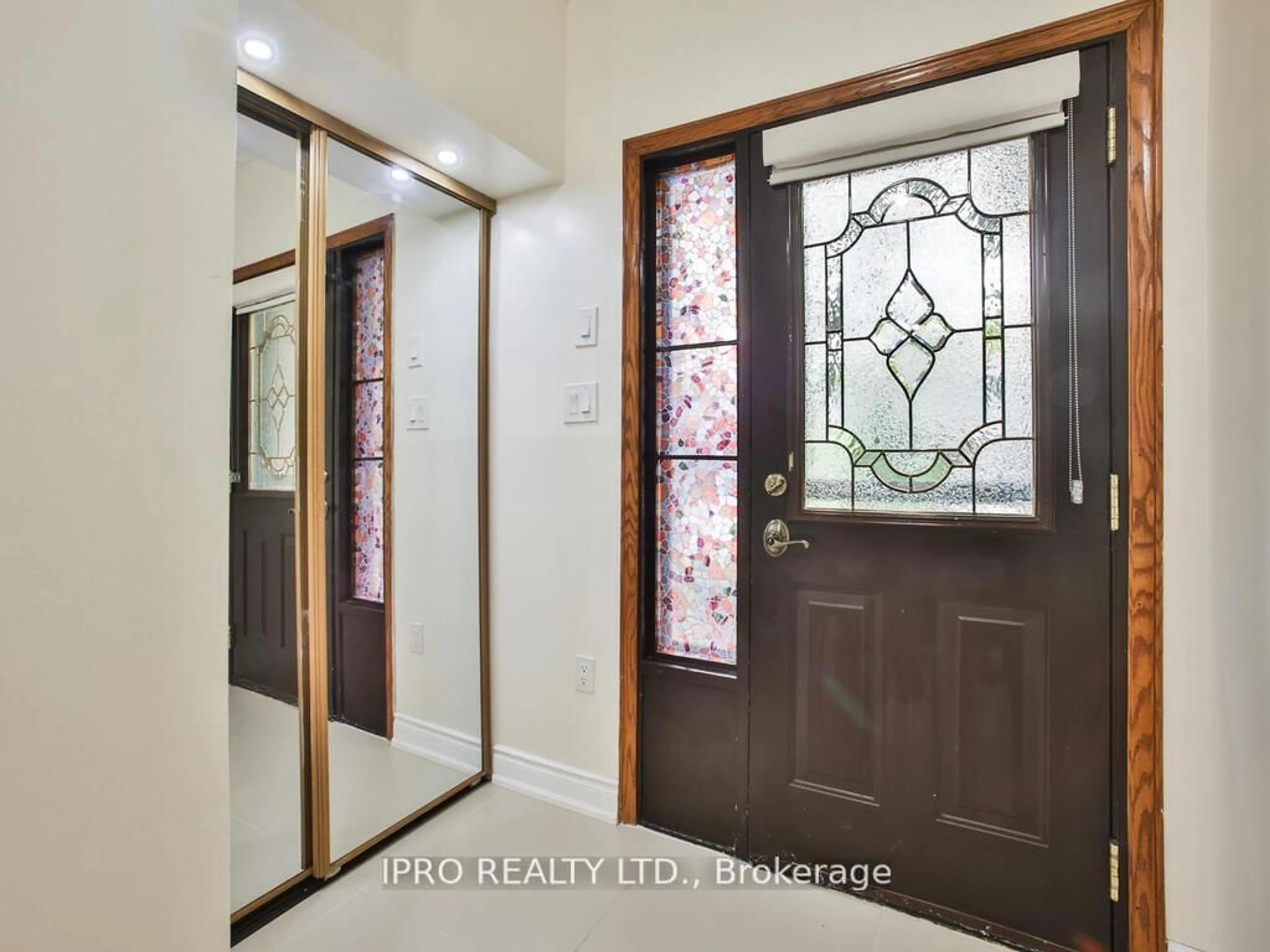 Indoor entryway for 485 Meadows Blvd #30, Mississauga Ontario L4Z 1H1