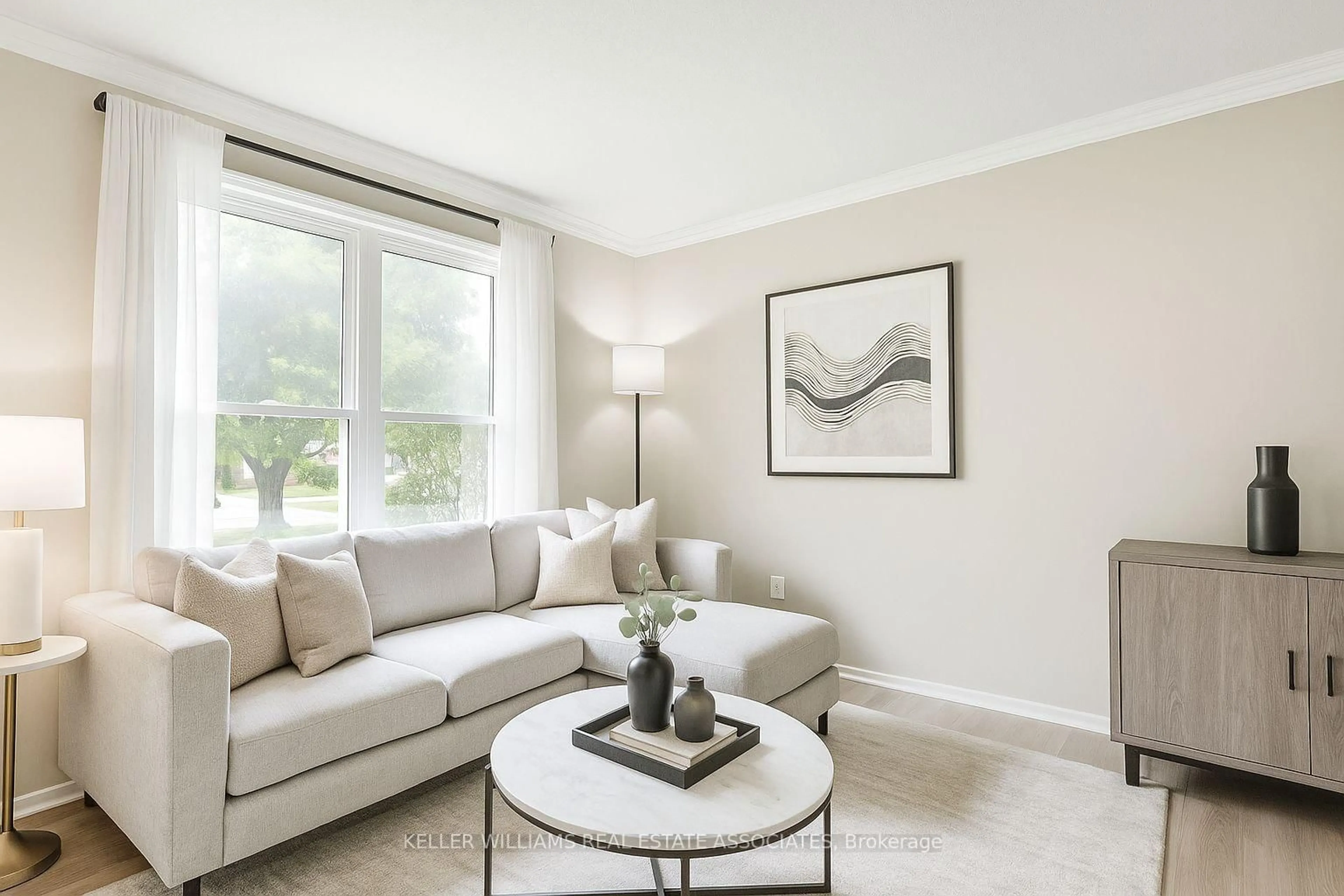 Living room with furniture, unknown for 390 Daralea Hts, Mississauga Ontario L5A 3H6