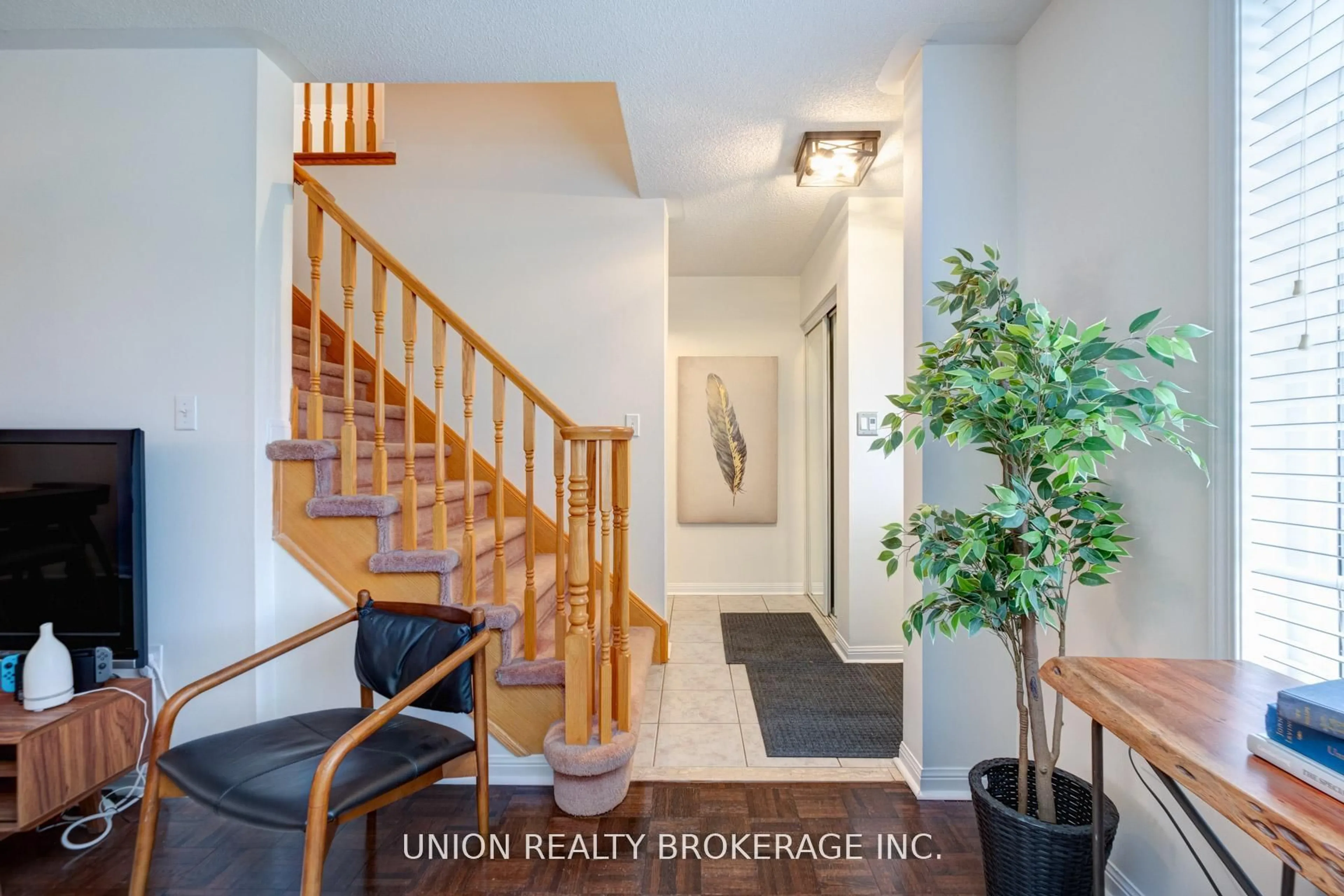 Indoor entryway for 84 Worthington Ave, Brampton Ontario L7A 1N9