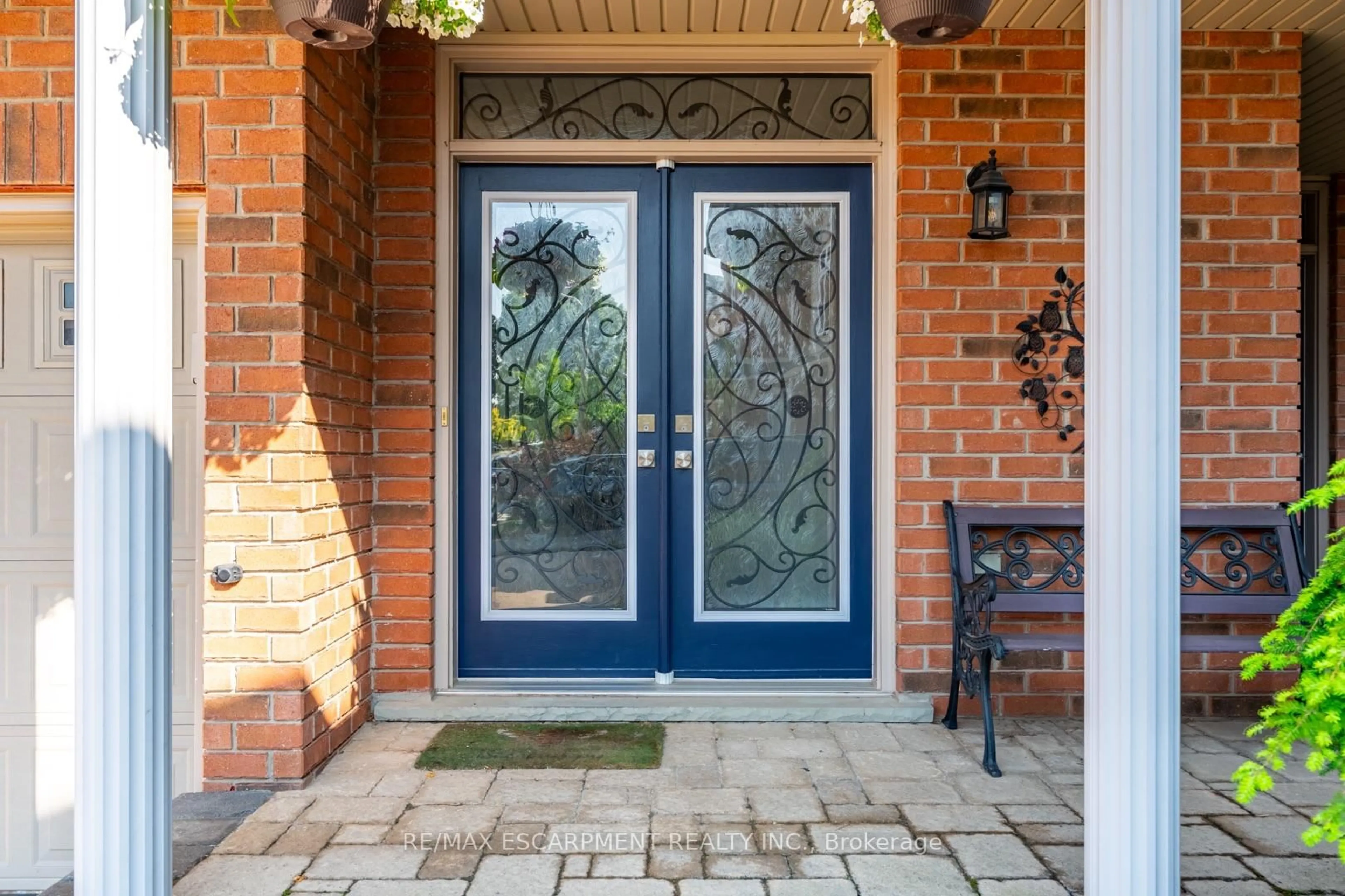 Indoor entryway for 2338 Norland Dr, Burlington Ontario L7L 7E6