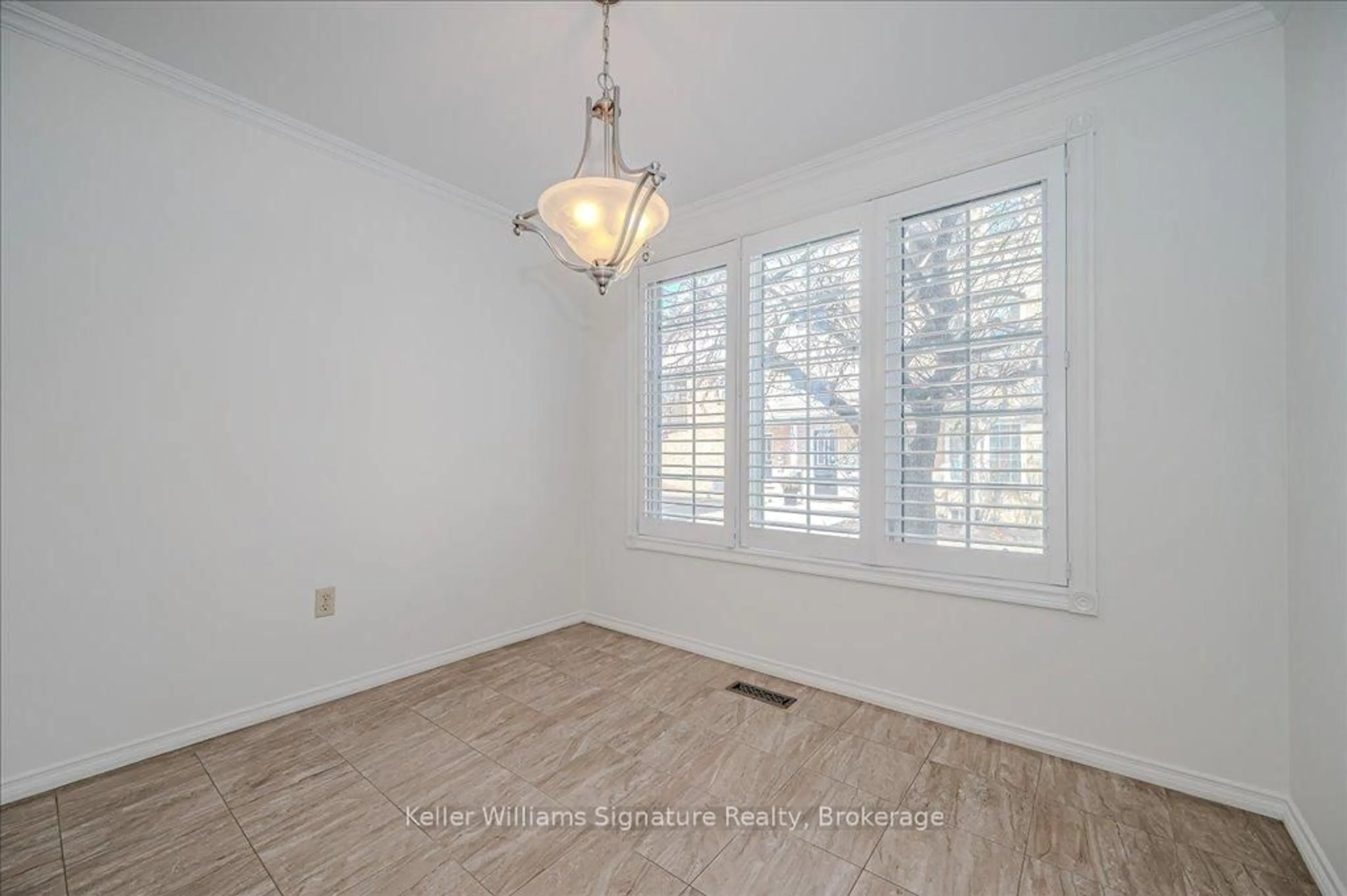 A pic of a room for 2055 Walkers Line #105, Burlington Ontario L7M 4B5