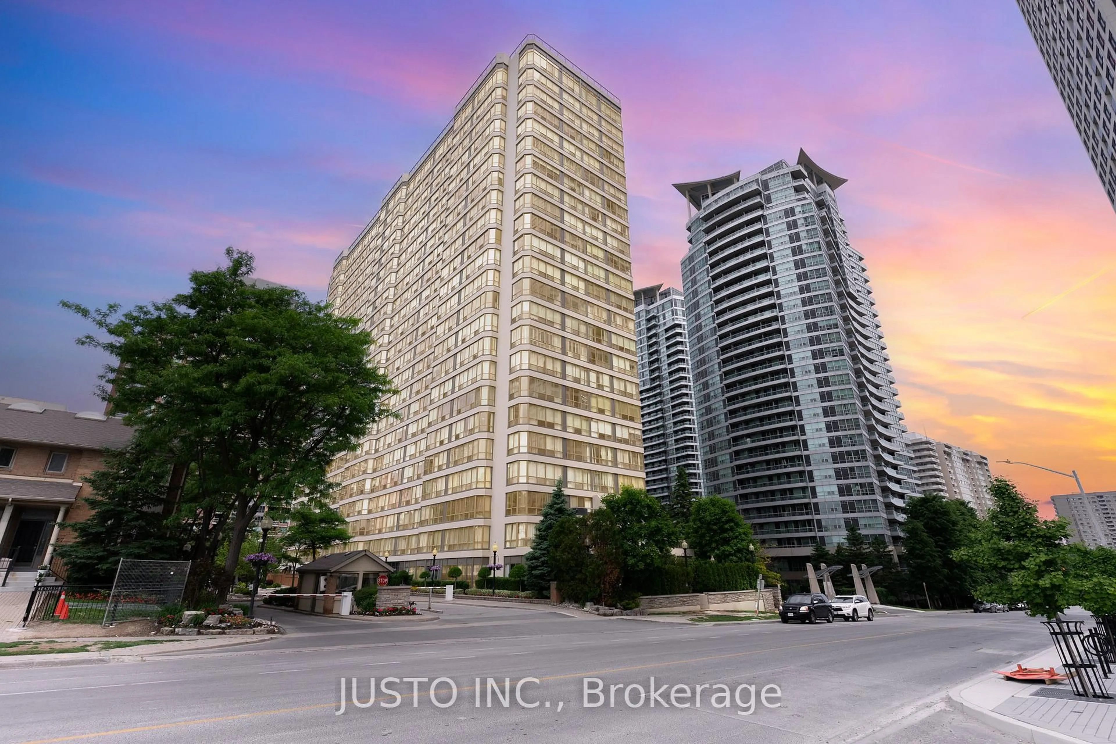 Patio, unknown for 55 Elm Dr #2008, Mississauga Ontario L5B 3Z3